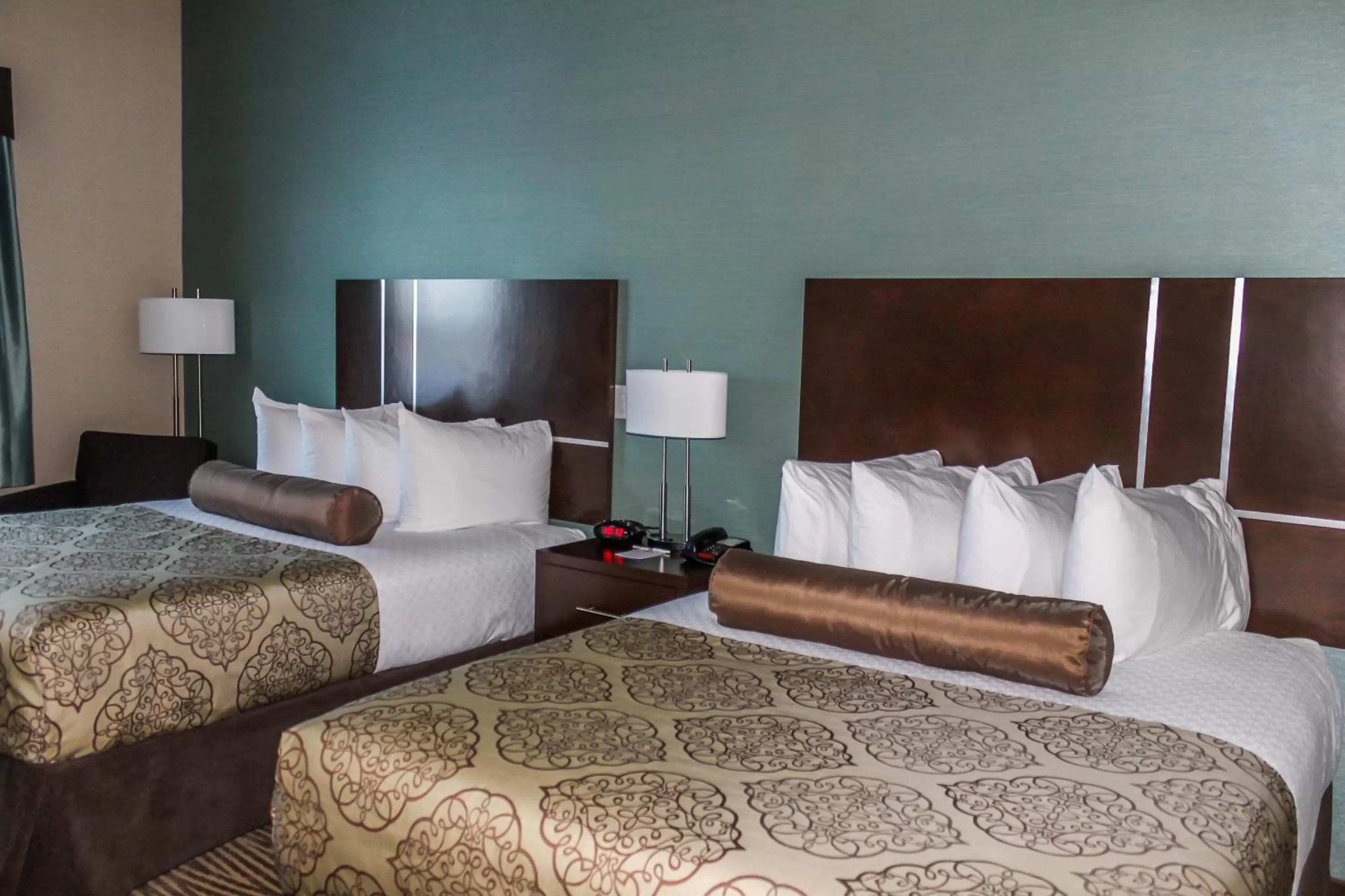 Photo of the whole room, Bed in Best Western Plus Moosomin Hotel