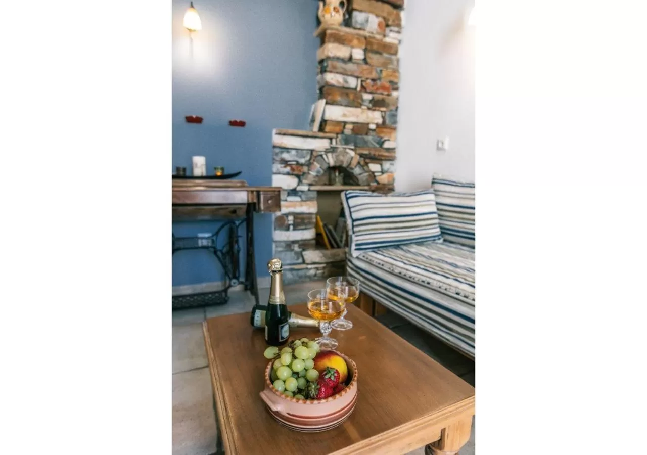 Restaurant/places to eat in Arco Naxos Luxury Apartments