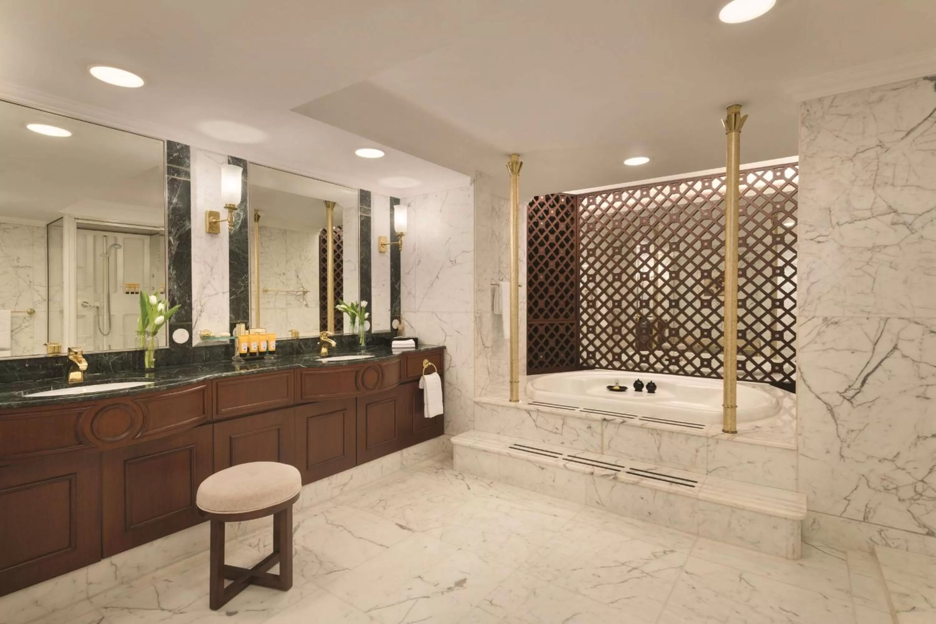Bathroom in Shangri-La Shenzhen - Nearby Luohu Border, Outdoor Swimming Pool