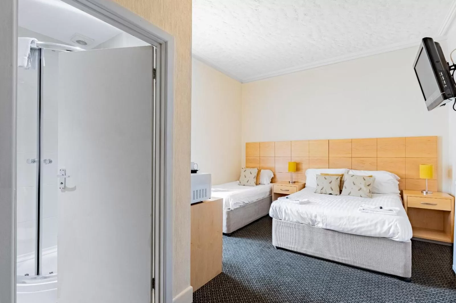 Bedroom, Bed in Brooklands Lodge