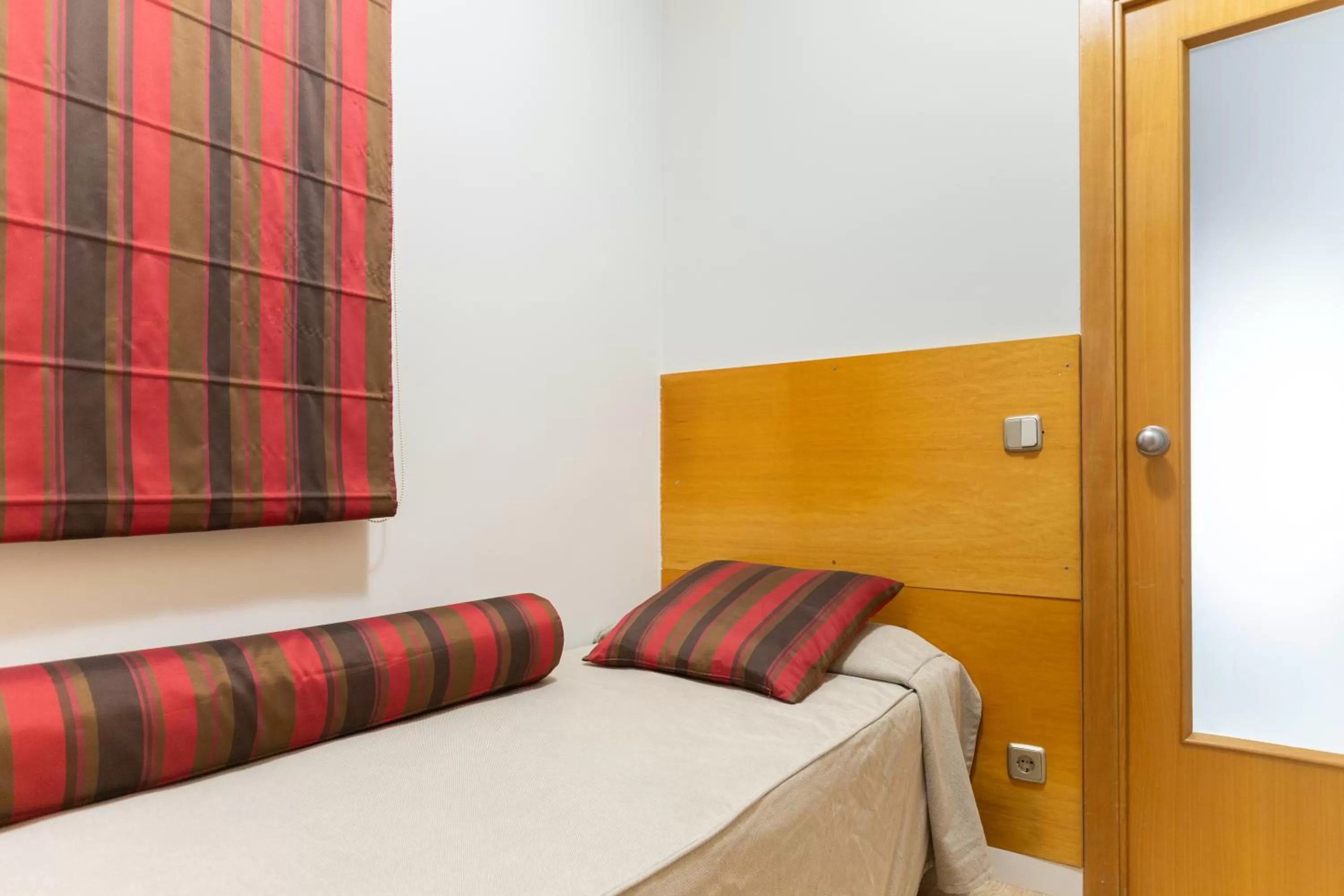 Bed in Atica Apartments - by Weflating