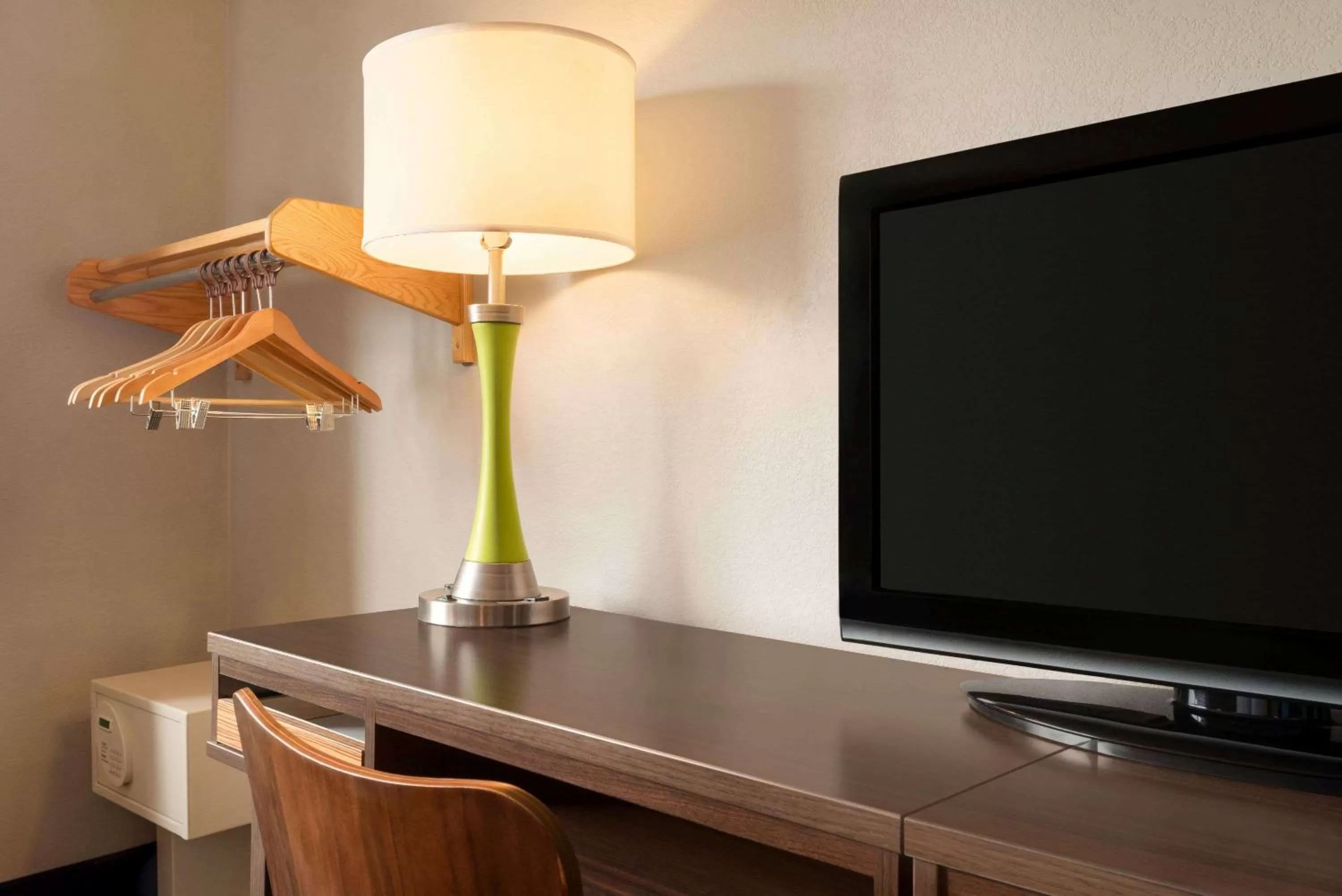 Photo of the whole room in Super 8 by Wyndham Akron S/Green/Uniontown OH