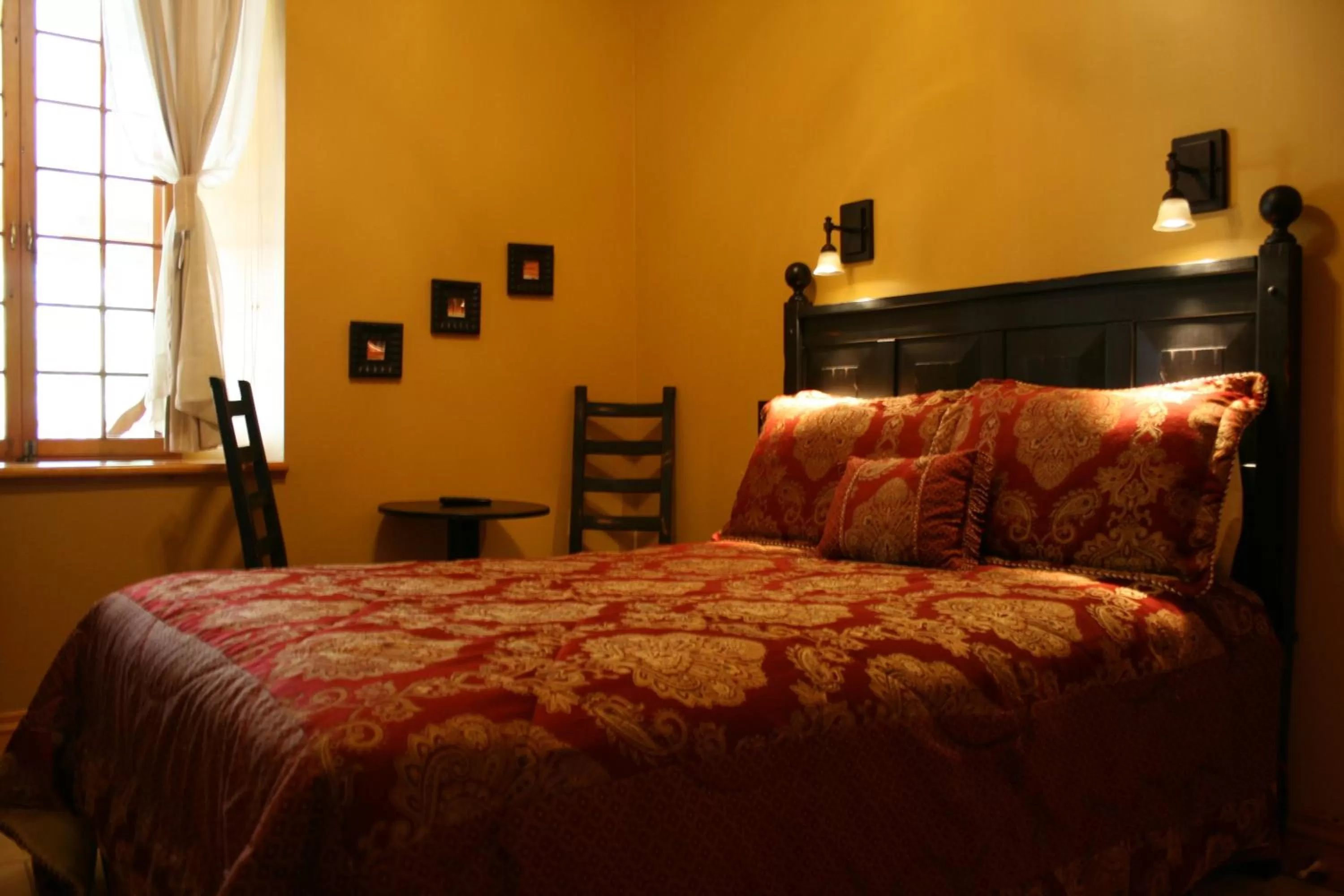 Bed in Manoir Ramezay