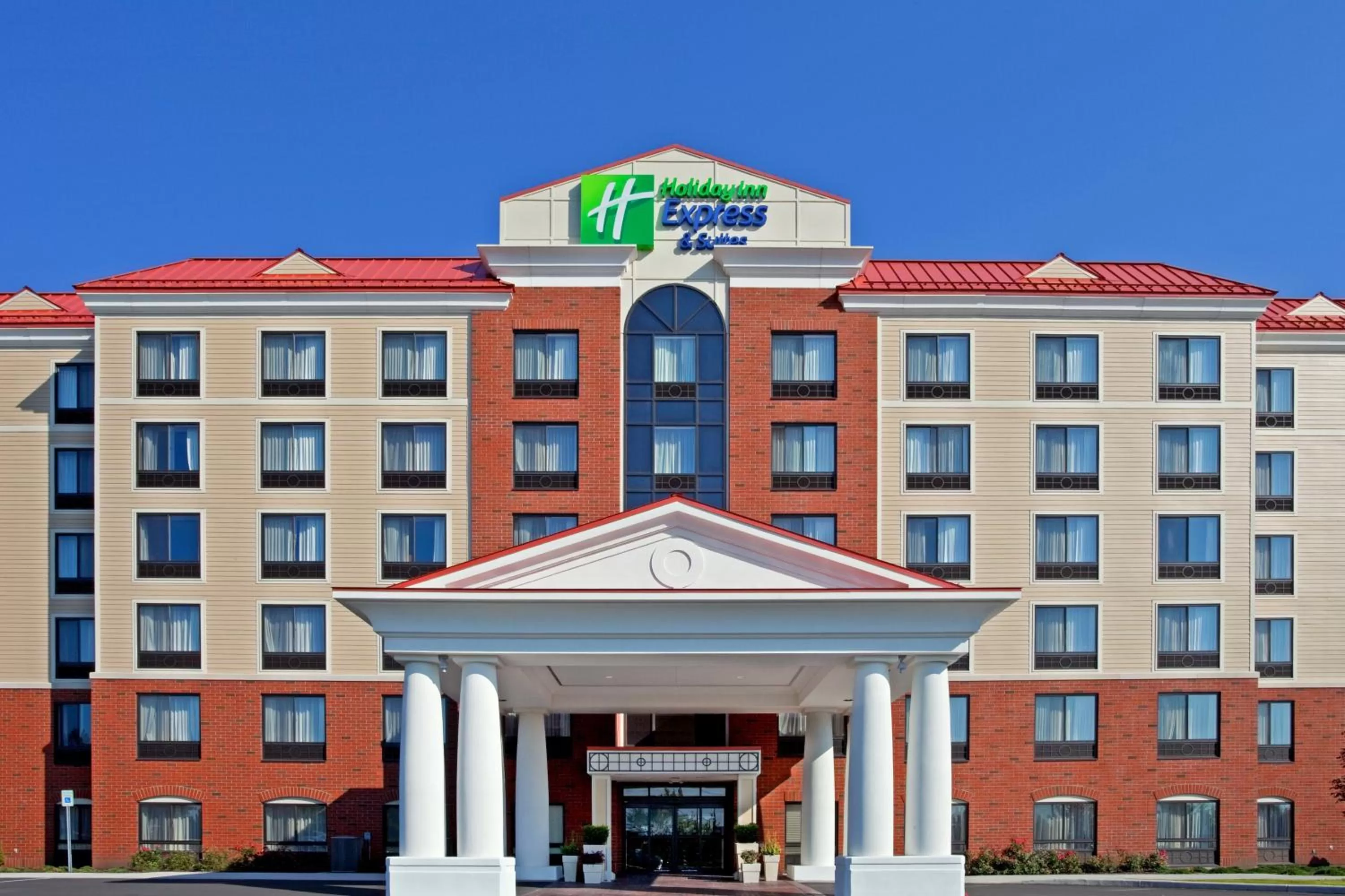 Property building in Holiday Inn Express & Suites Albany Airport Area - Latham by IHG