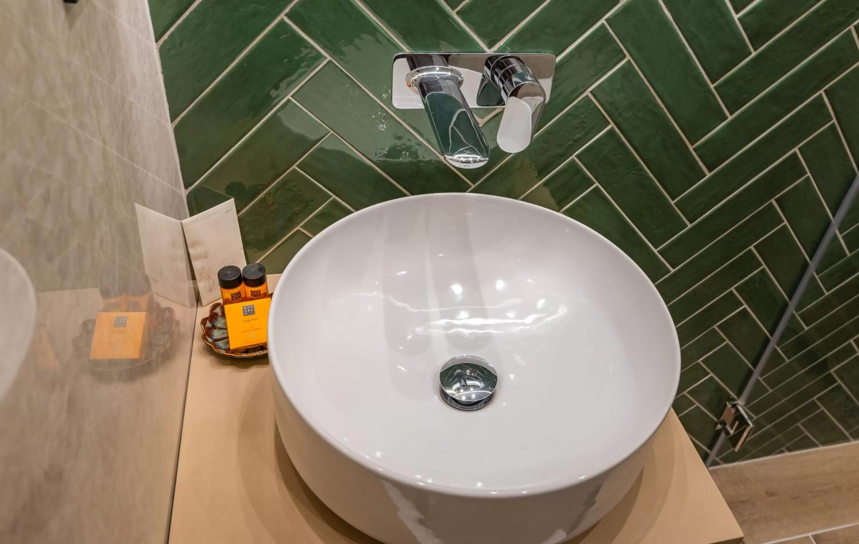 Shower in Hotel Codrişor