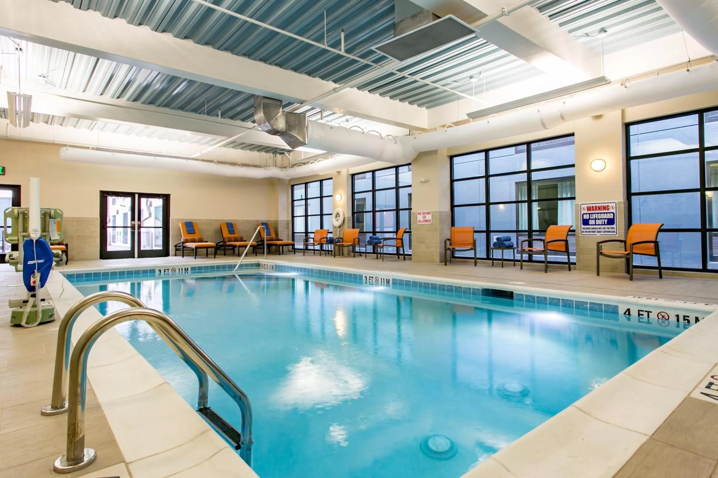 Swimming pool in Holiday Inn Hotel & Suites Chattanooga by IHG