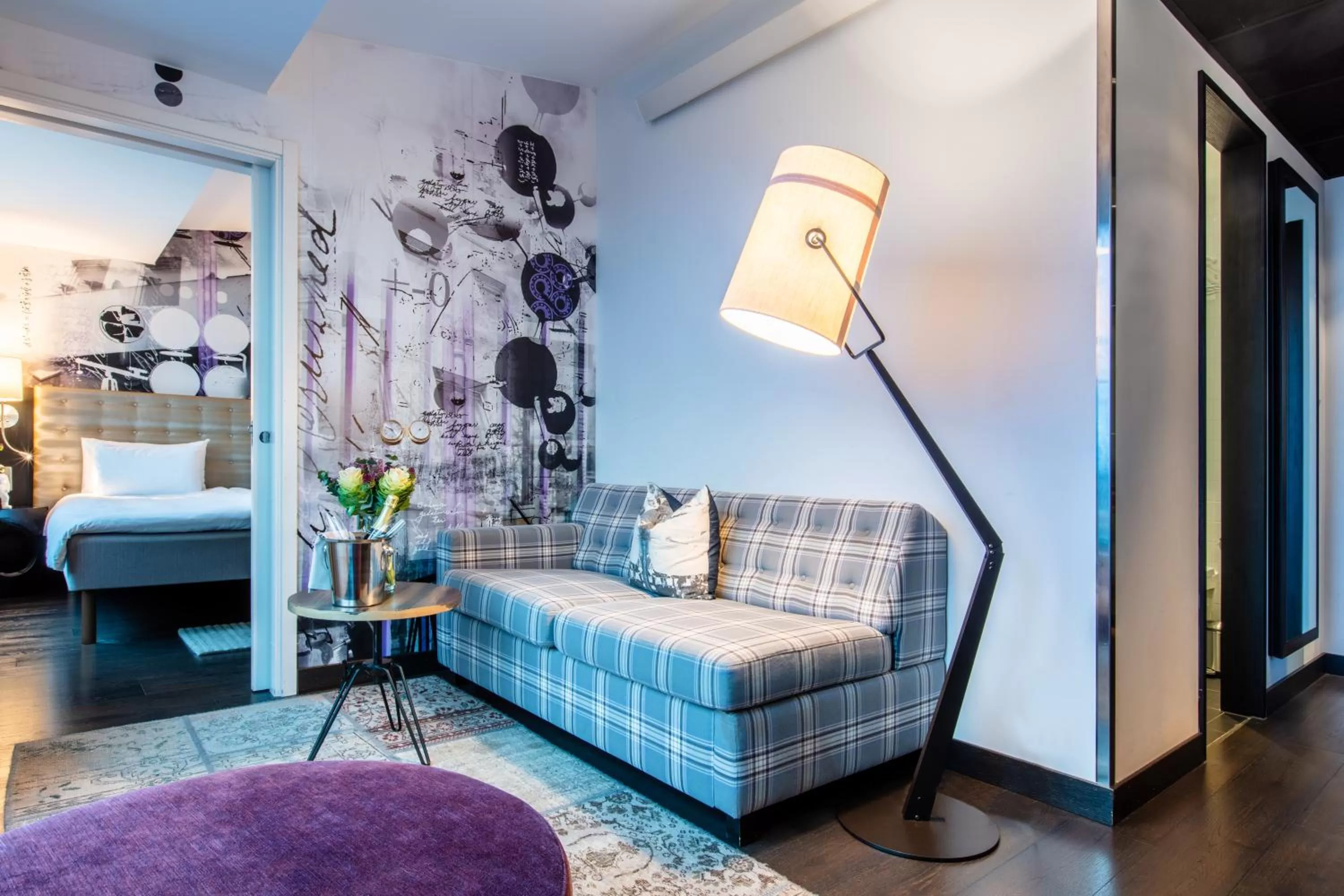 Living room, Bed in Radisson Blu Riverside Hotel