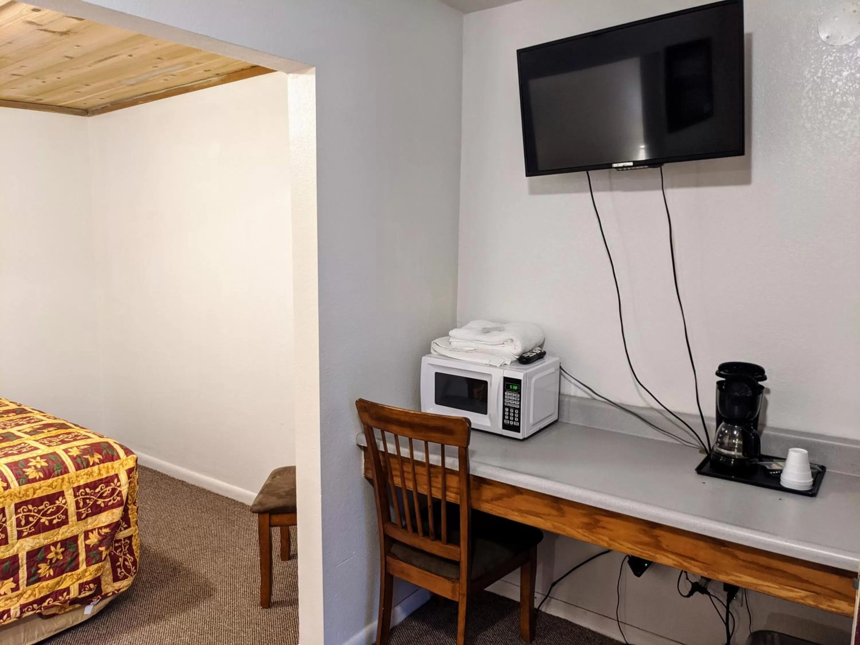 TV/Entertainment Center in Seadrift Motel & RV Park