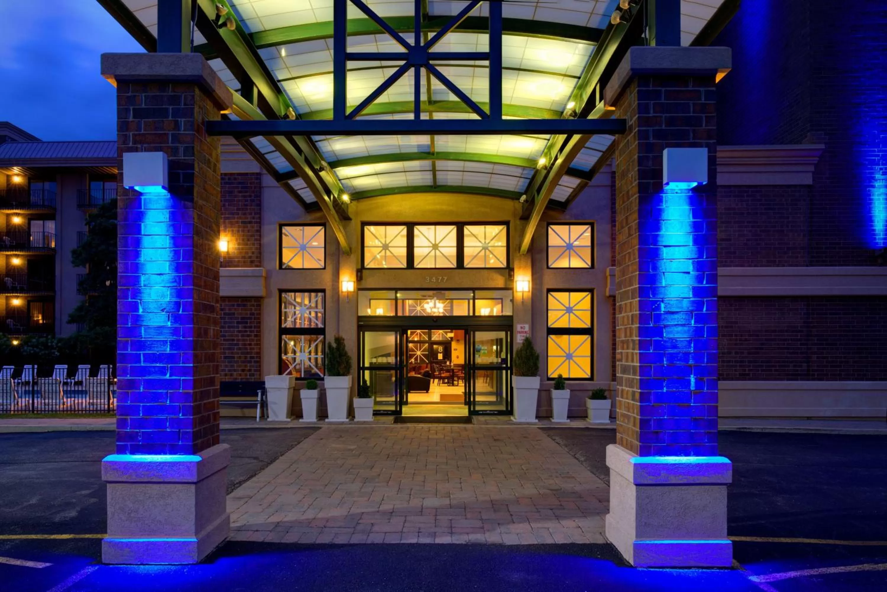 Property building in Holiday Inn Express Schaumburg-Rolling Meadows by IHG