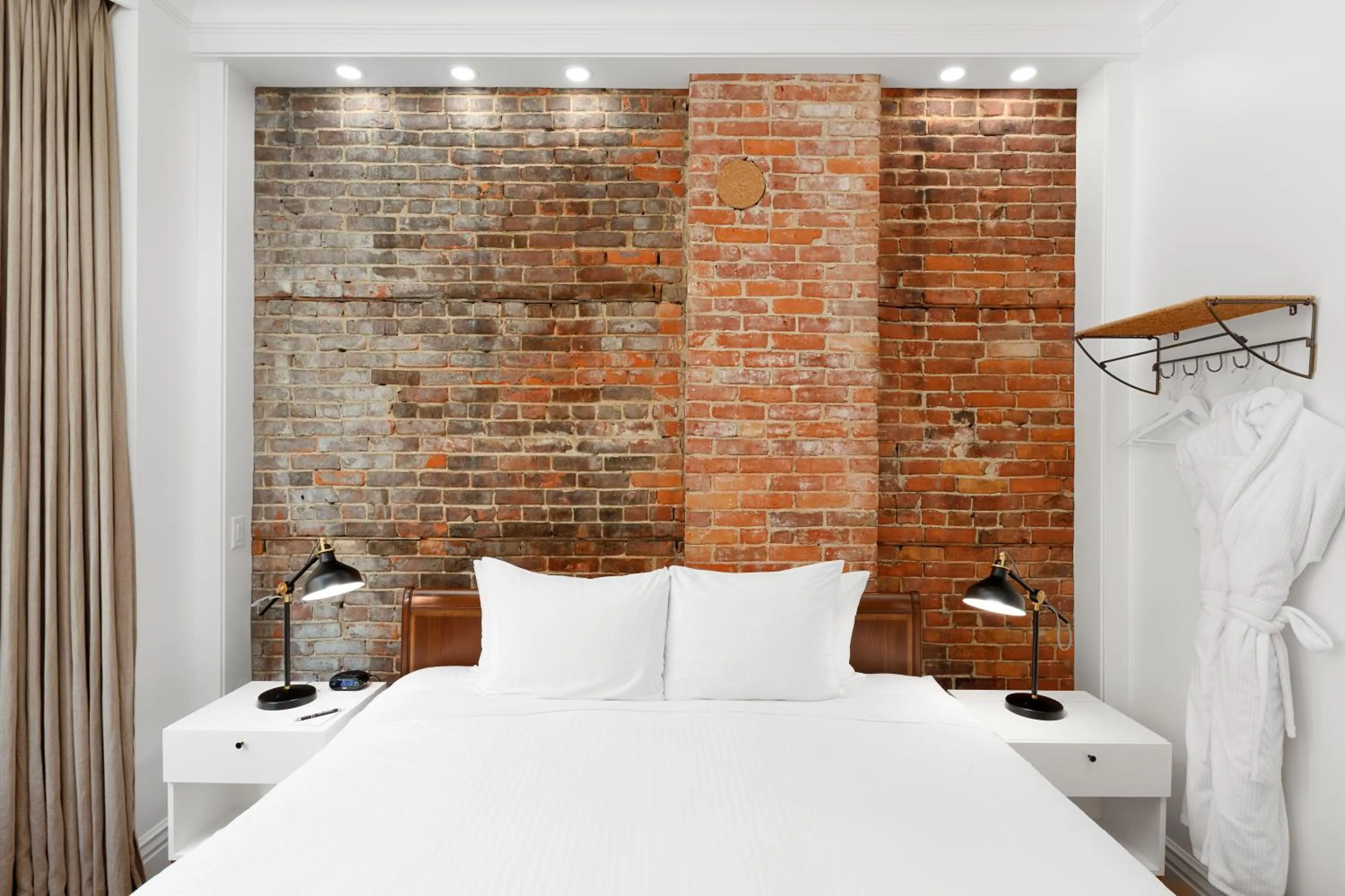 Bedroom, Bed in Victorian Hotel