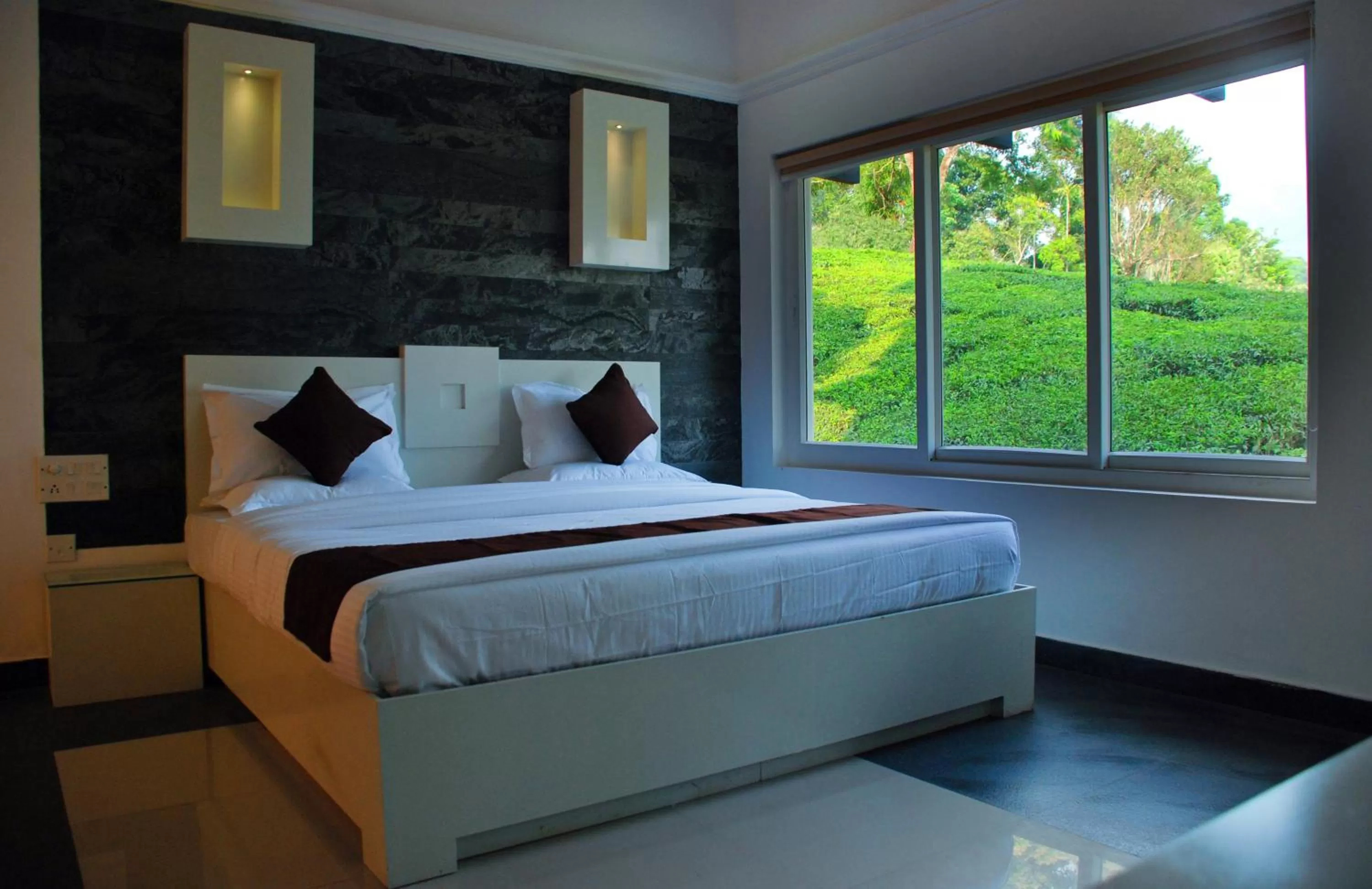 Day, Bed in Gruenberg Tea Plantation Haus