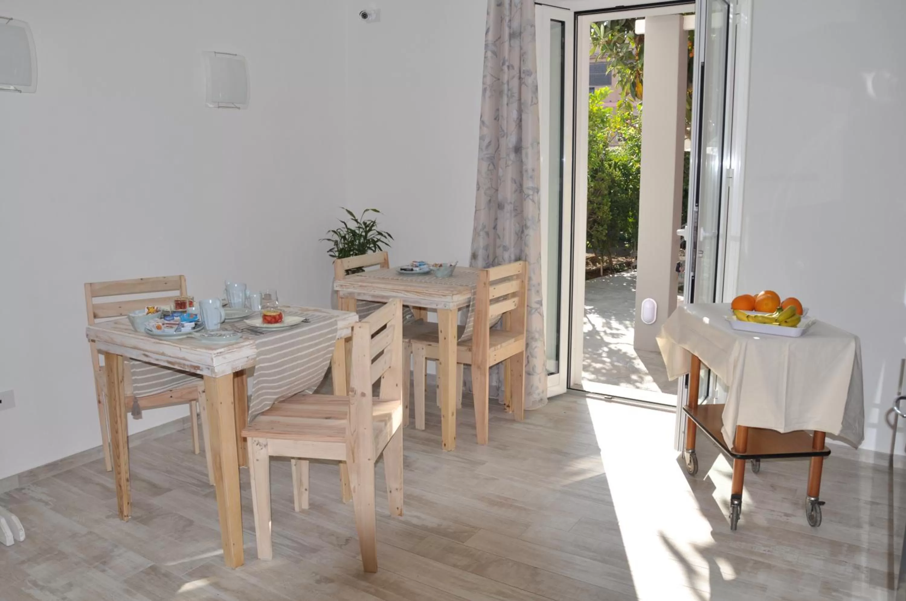 Breakfast in B&B Les Chambres Rooms & Suite