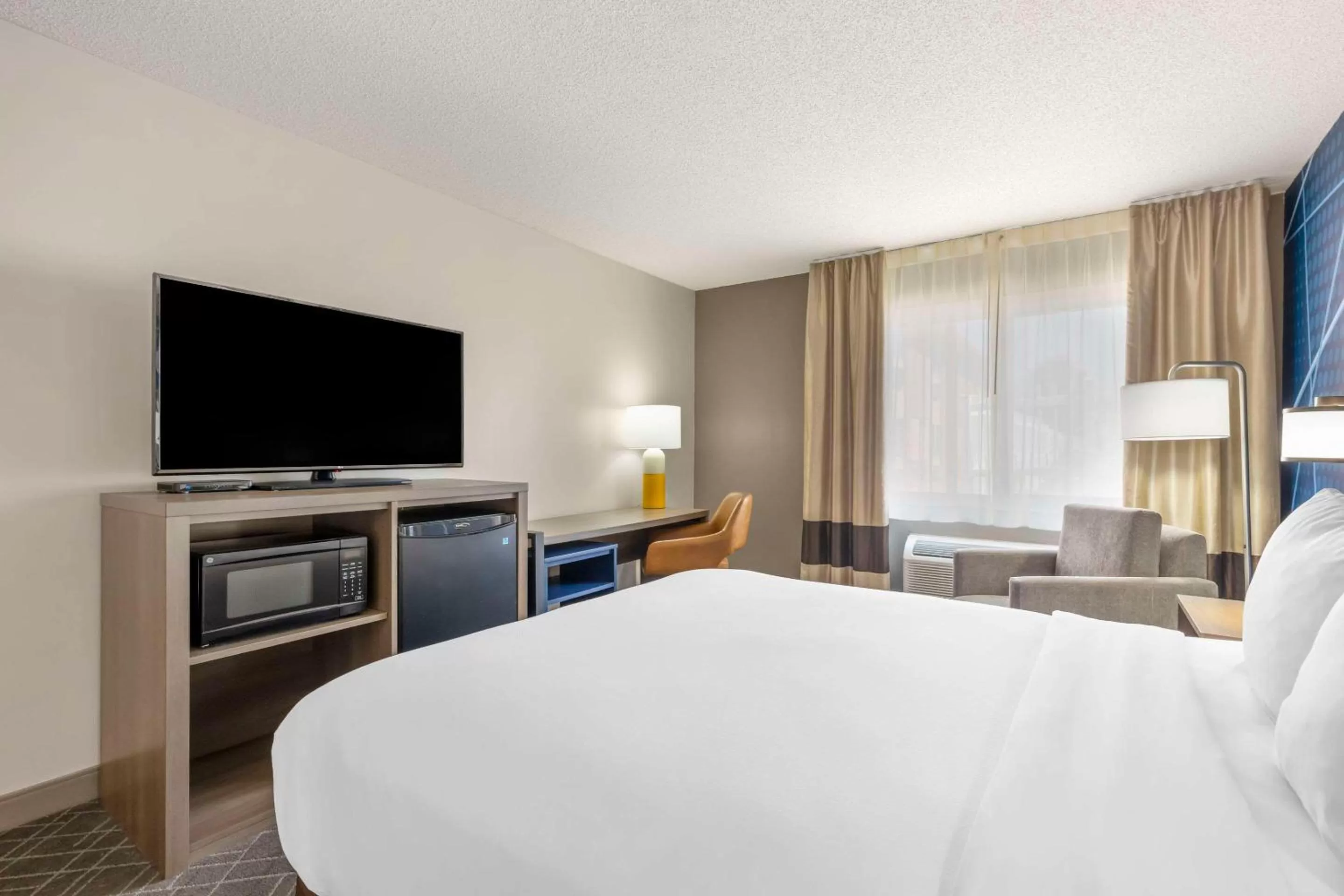 Bedroom, Bed in Comfort Inn Hastings