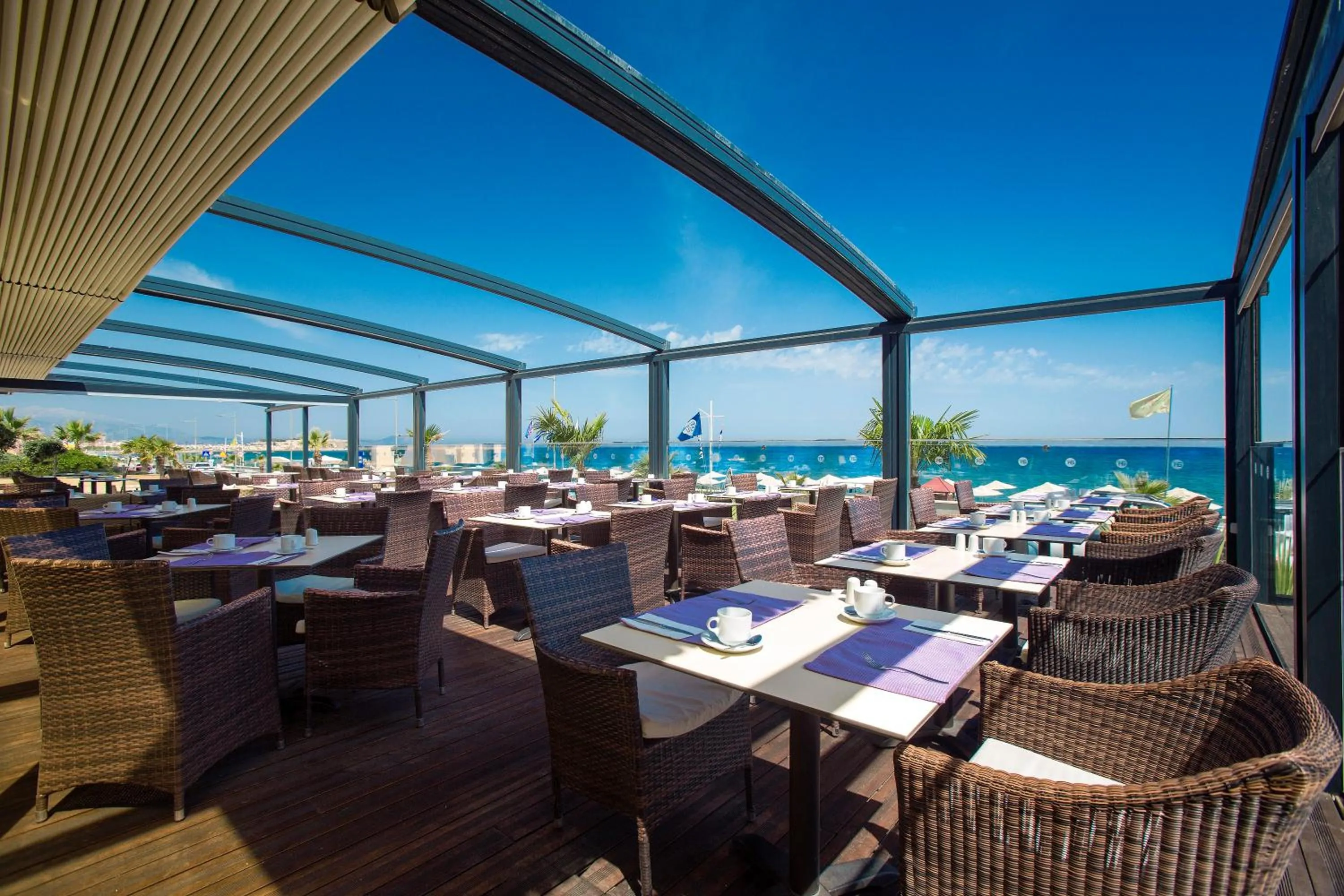 Restaurant/places to eat in Atlantis Beach Hotel