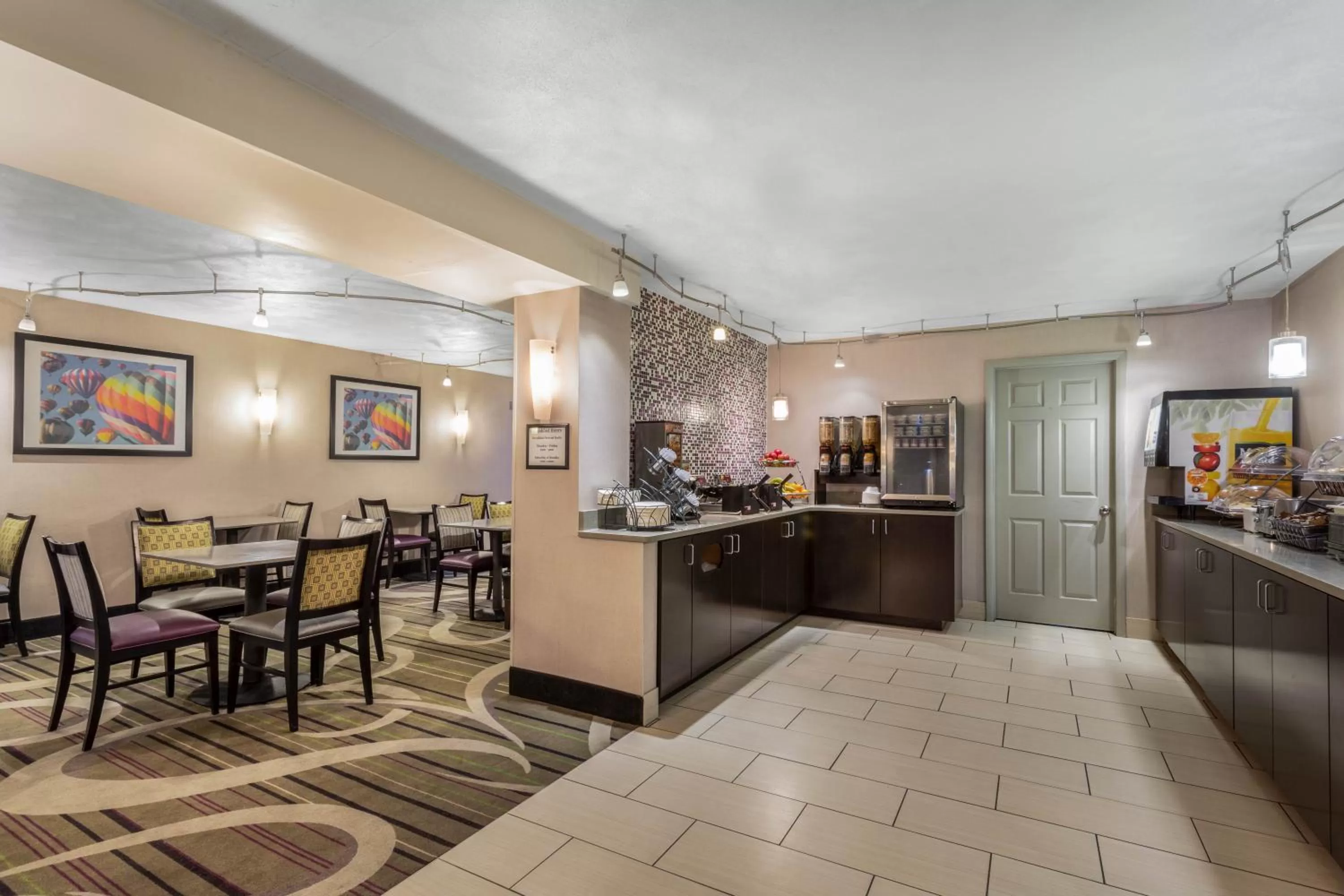 Buffet breakfast in La Quinta Inn by Wyndham Binghamton - Johnson City