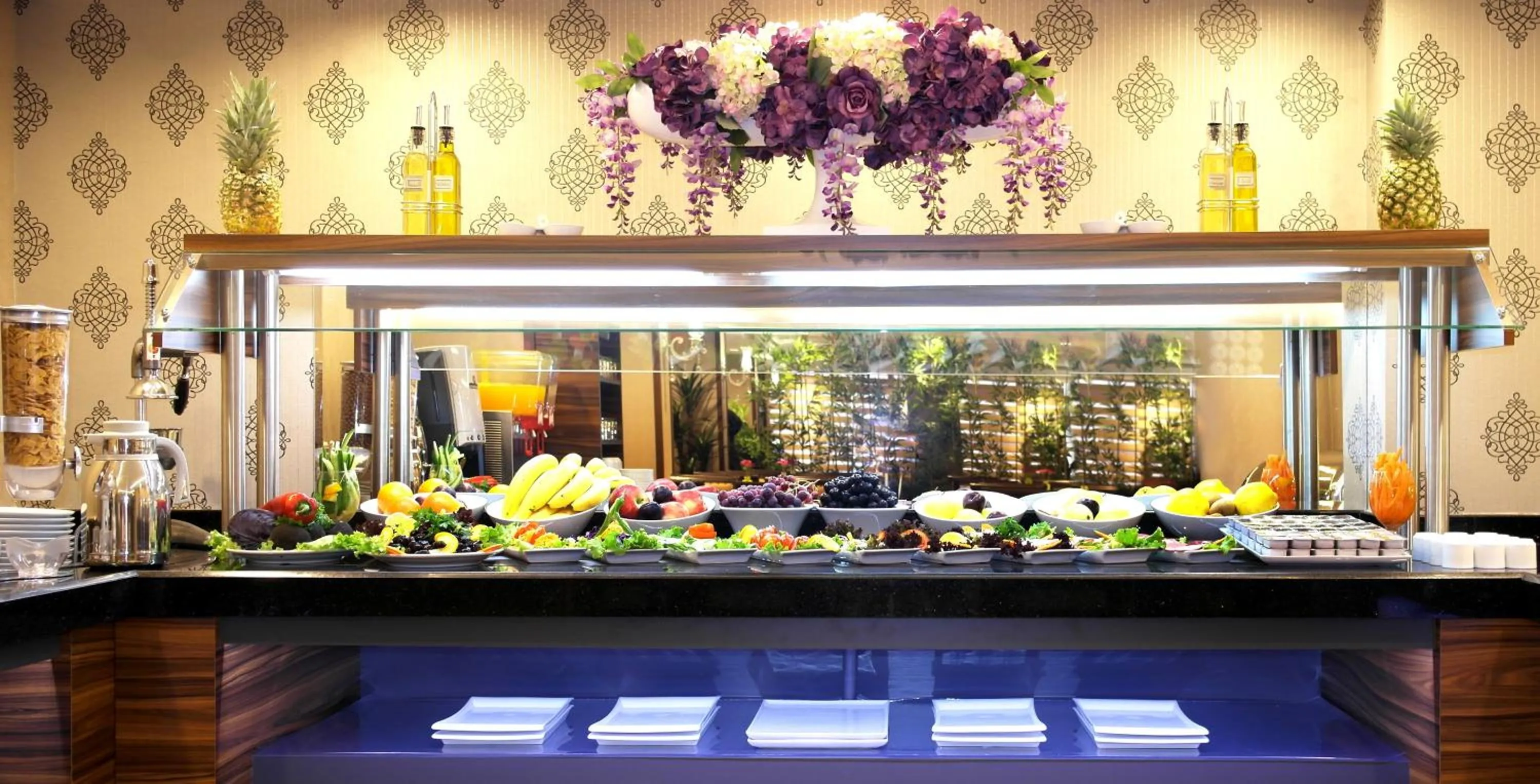 Restaurant/places to eat in Grand Bazaar Hotel