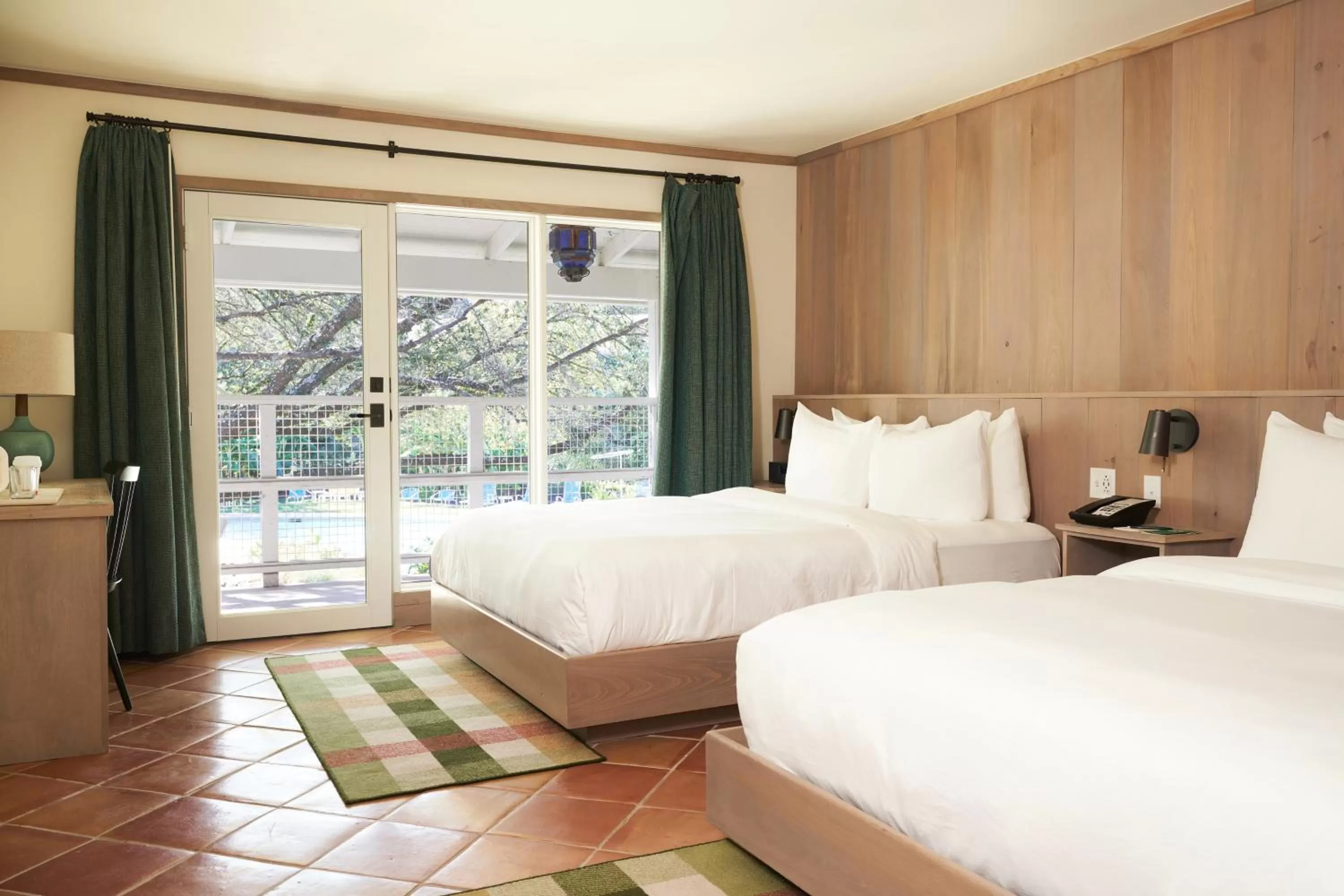 Deluxe Double Room with Balcony in Shady Villa Hotel