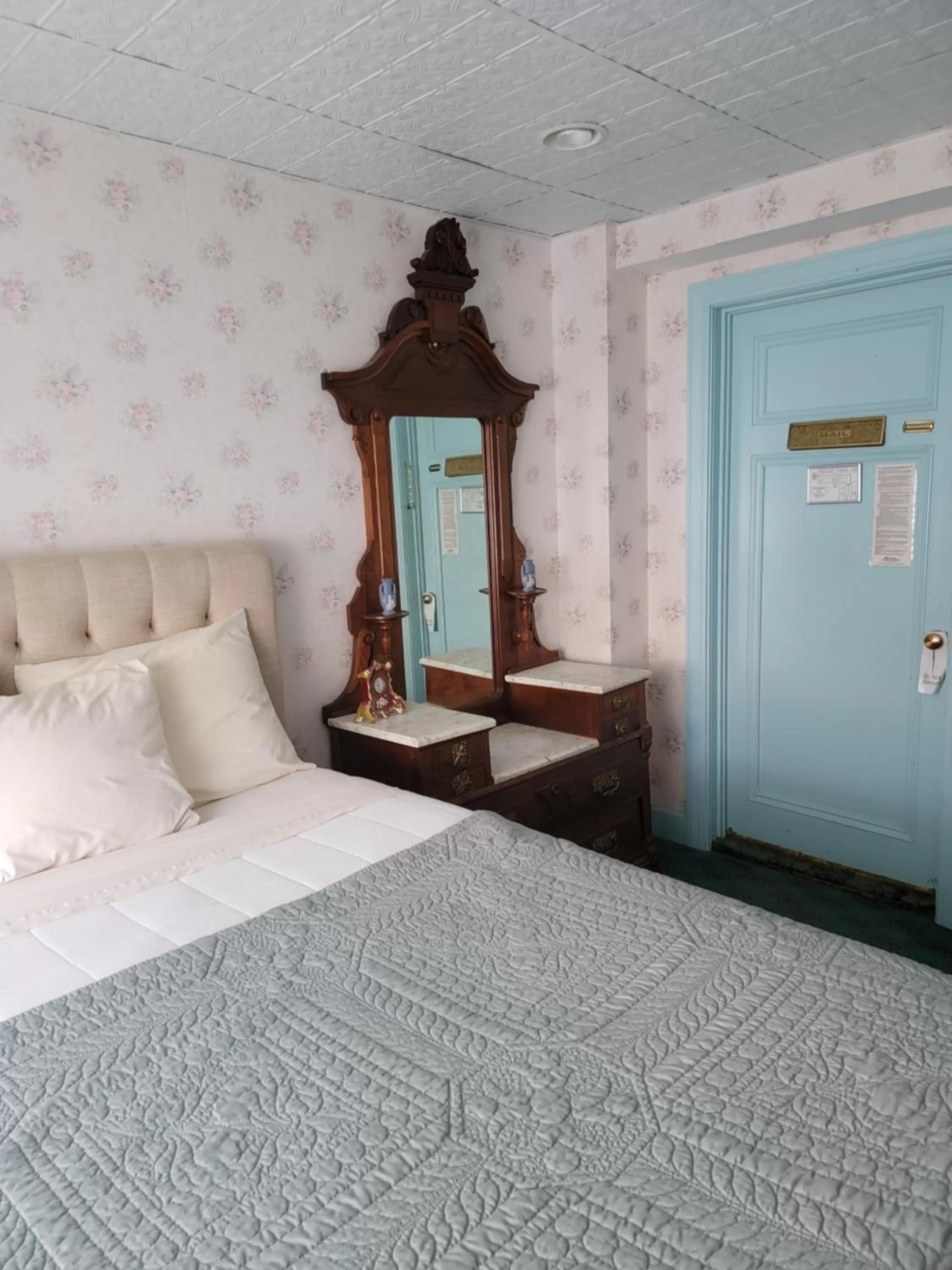 Decorative detail, Bed in Lowell Inn