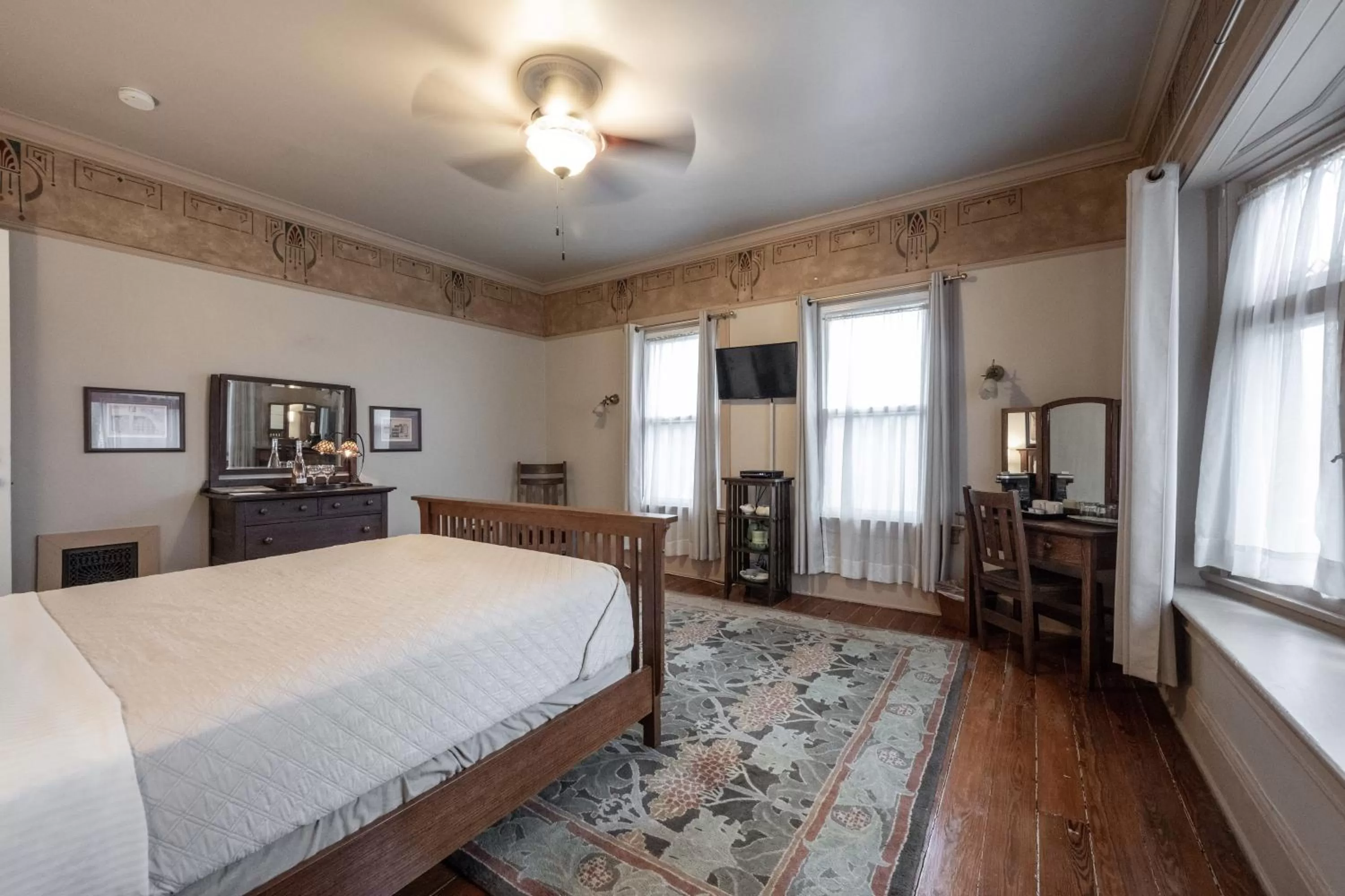 Bedroom, Bed in Stone Soup Inn
