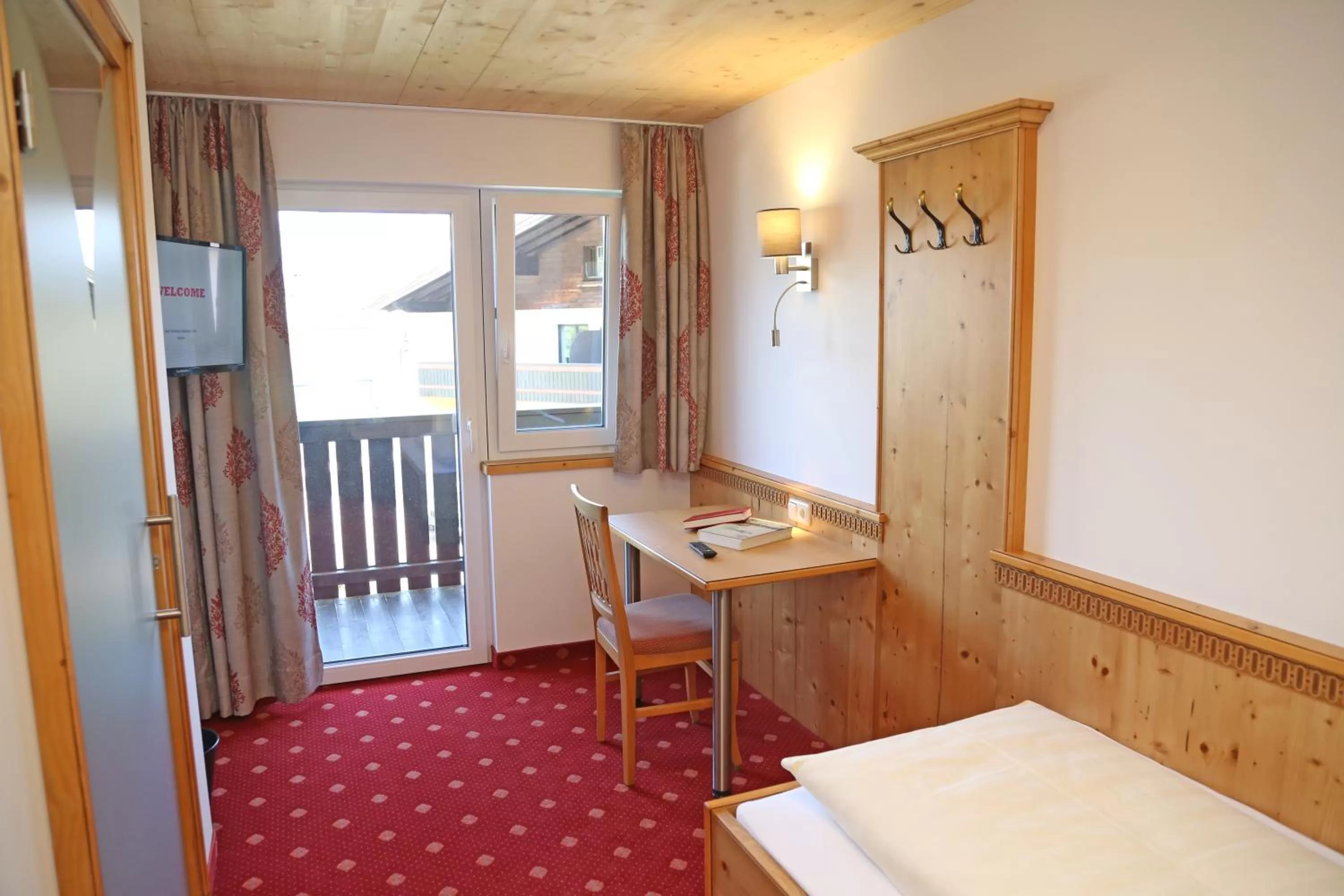 Photo of the whole room, Bed in Hotel Quehenberger