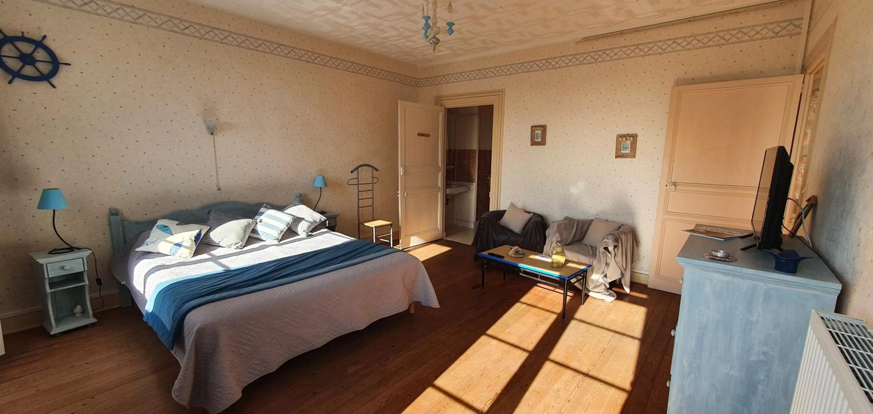 Photo of the whole room, Bed in JOYEUX REVEIL