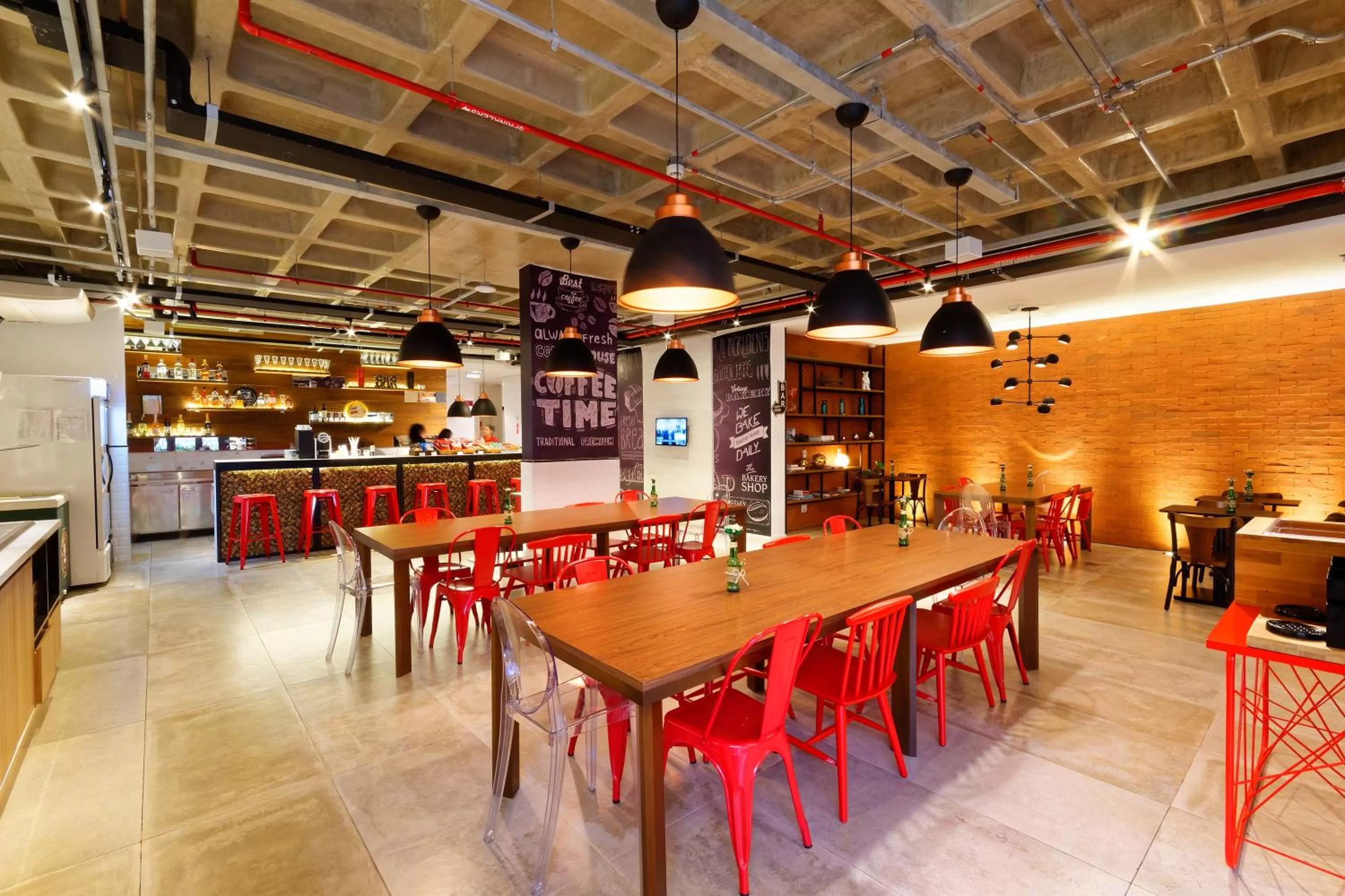 Communal lounge/ TV room in Ramada Encore Sao Paulo Tiradentes Centro