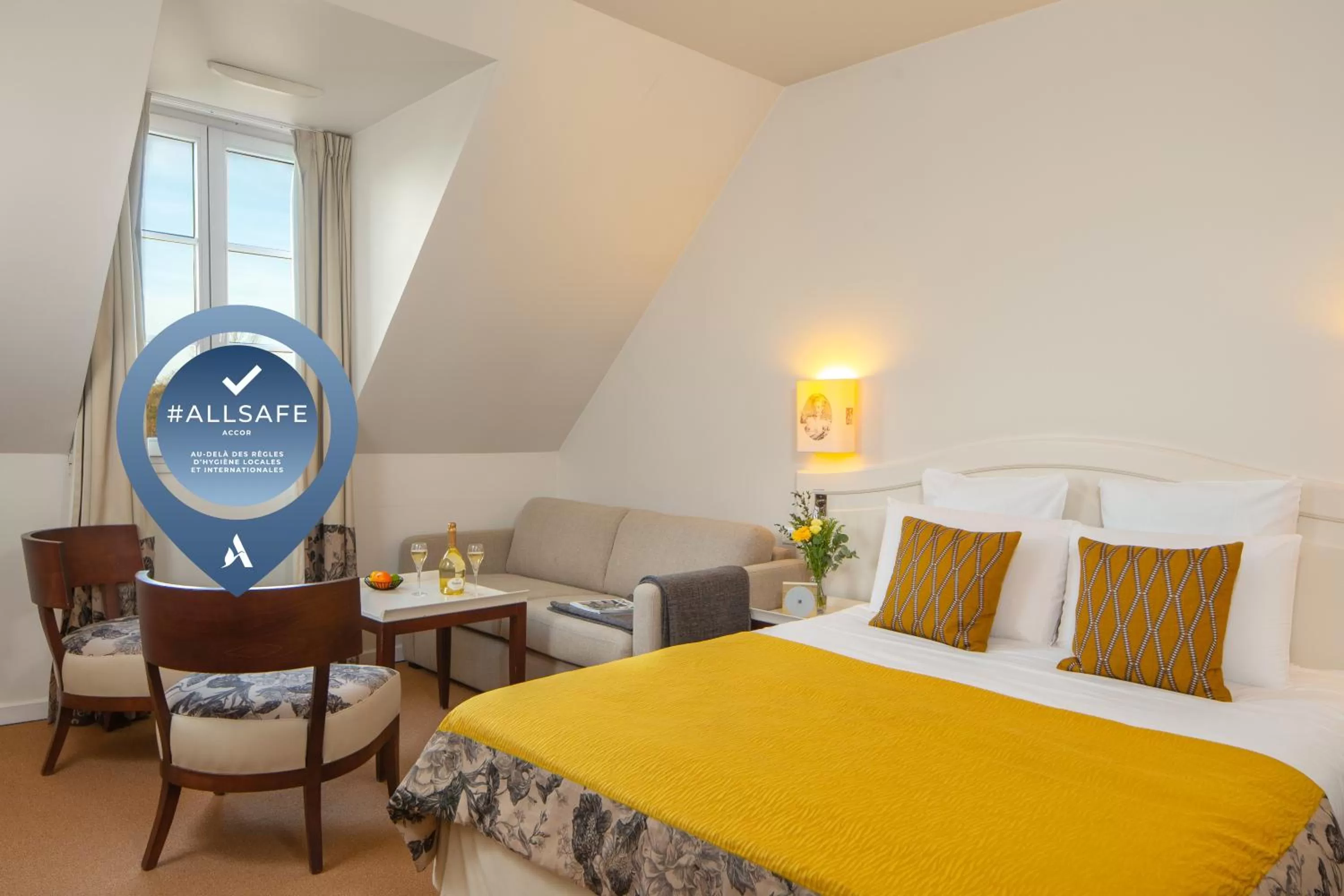 Bed in Mercure Rambouillet Relays Du Château