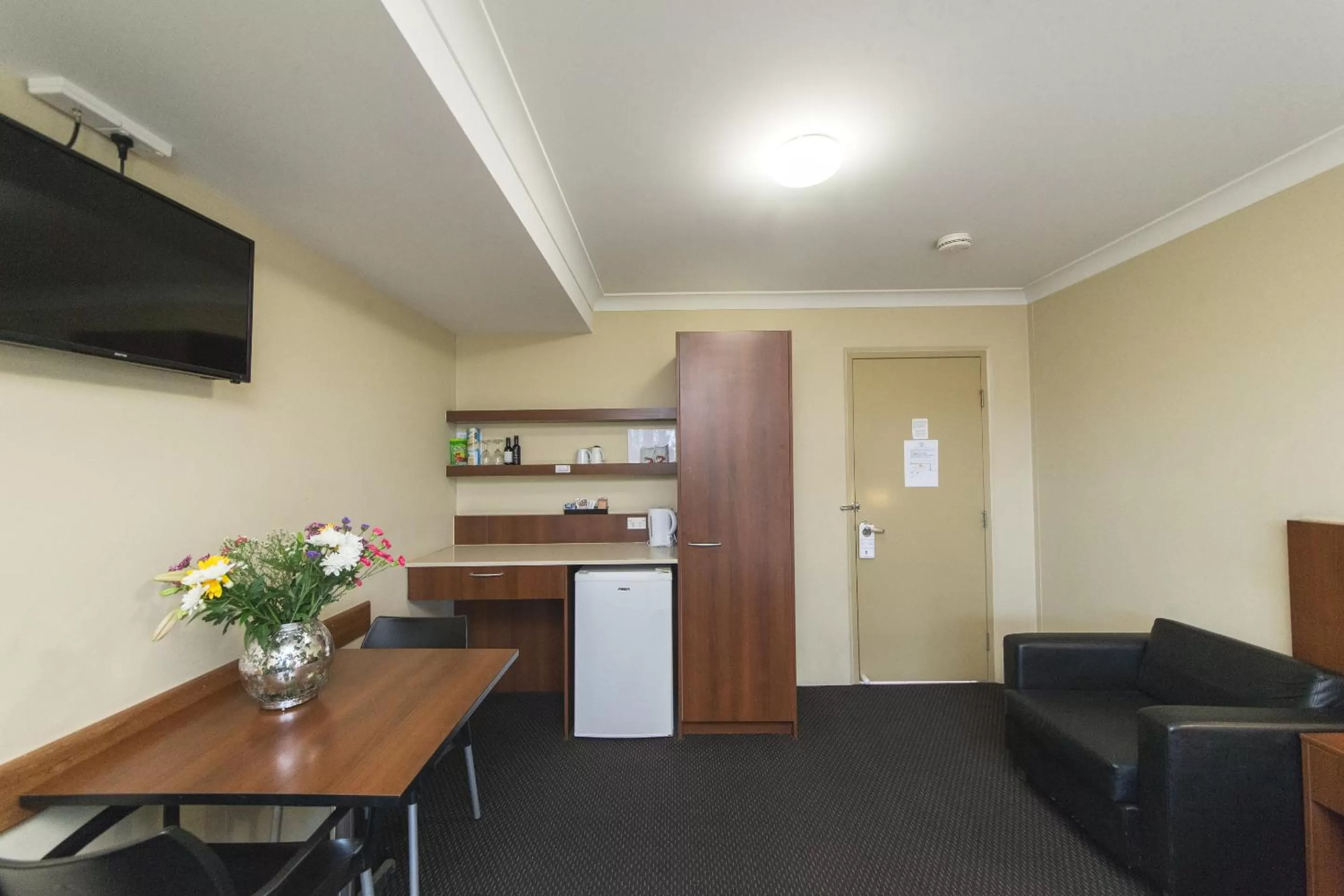 Coffee/tea facilities in Rocky Resort Motor Inn