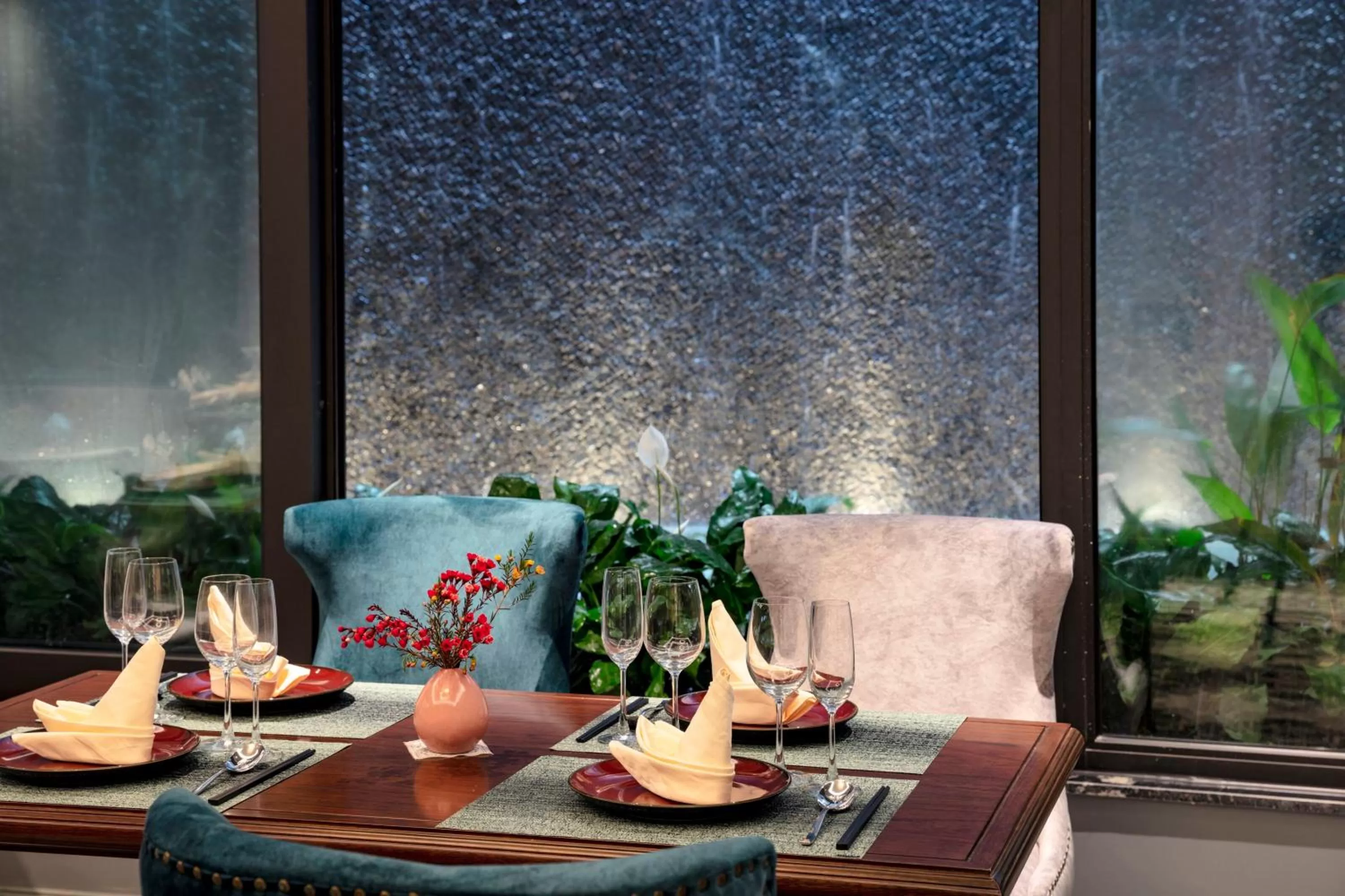 Restaurant/places to eat in Peridot Grand Luxury Boutique Hotel