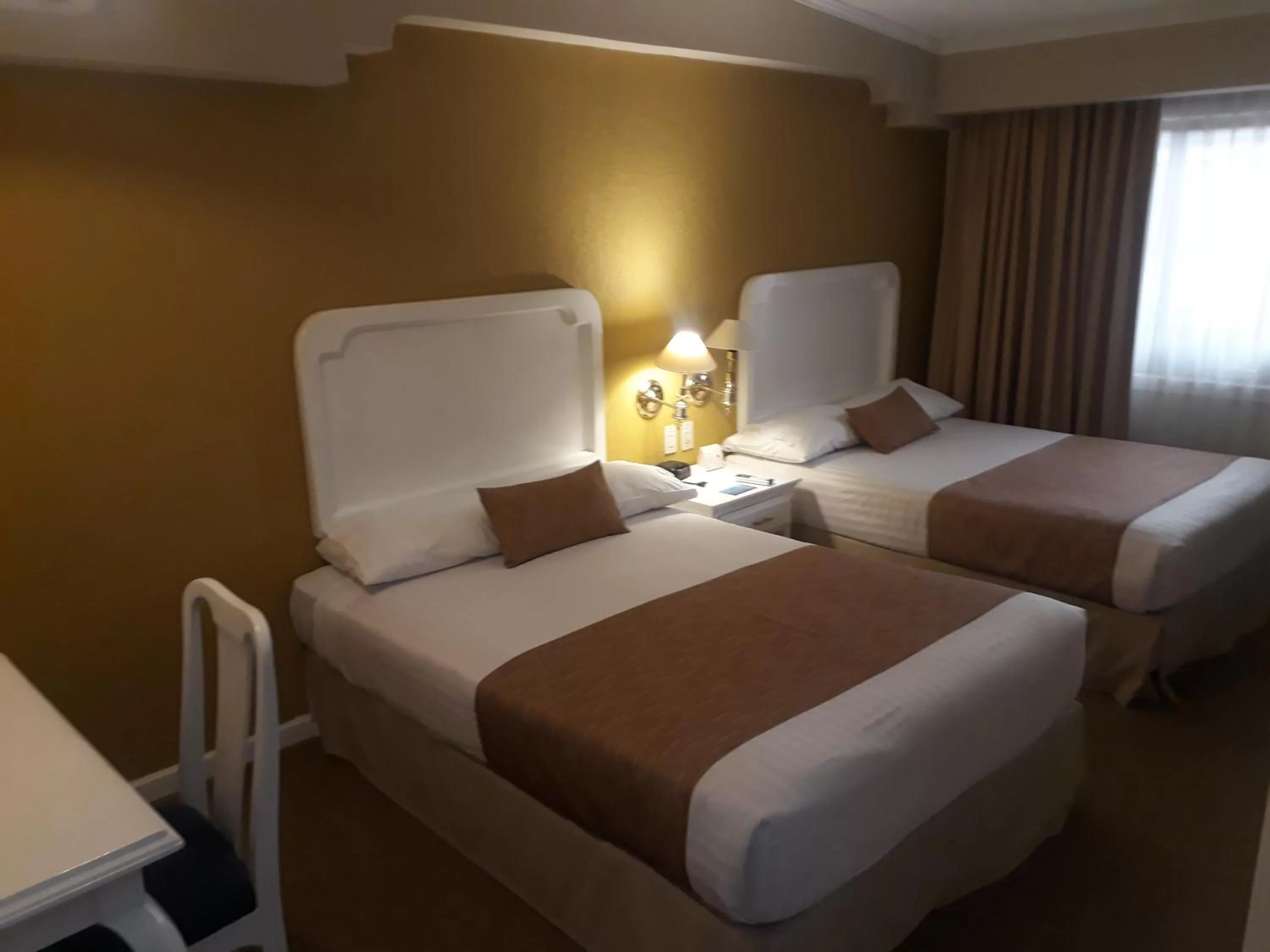 Photo of the whole room, Bed in Country Plaza