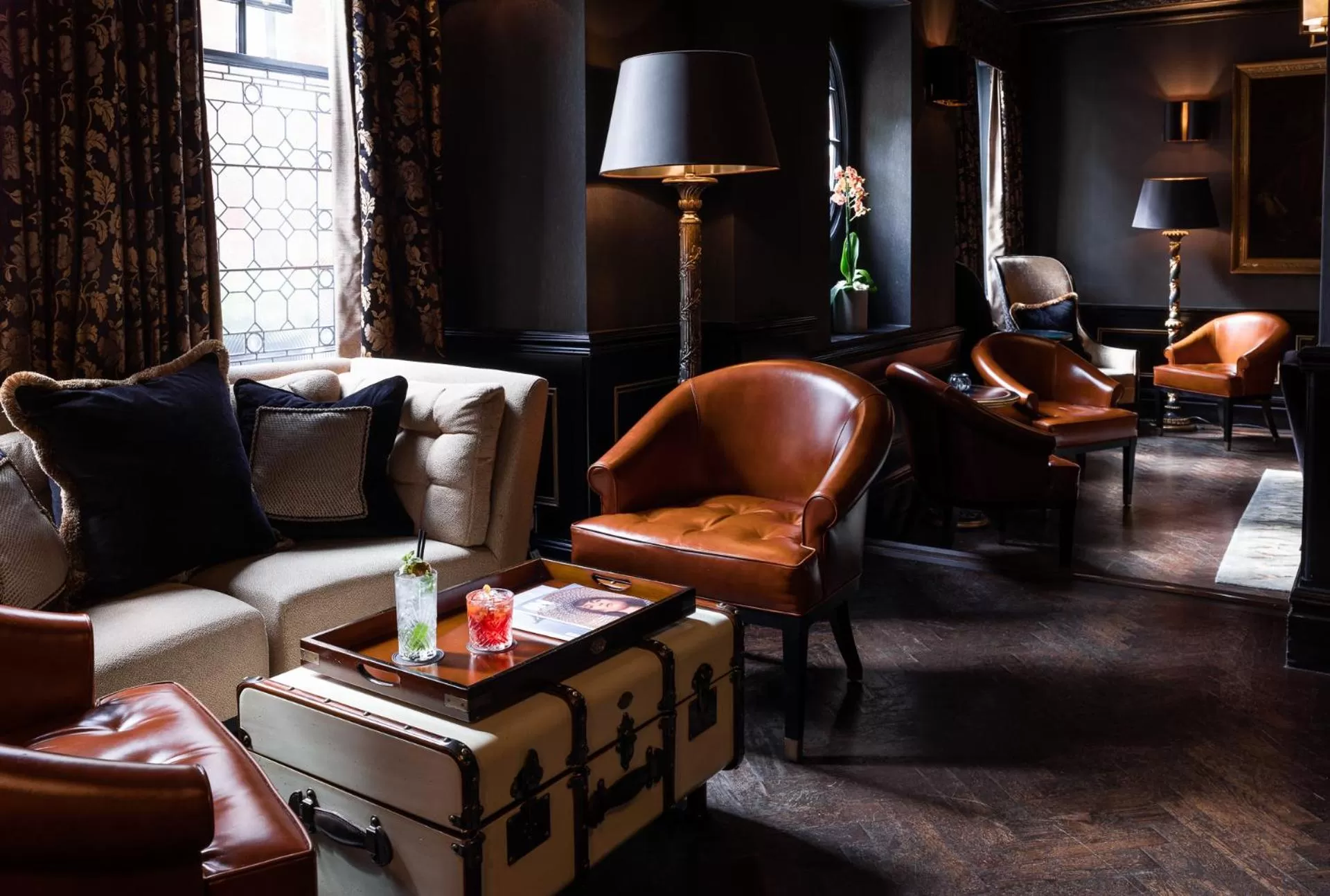 Lounge or bar in 11 Cadogan Gardens and The Apartments by Iconic Luxury Hotels