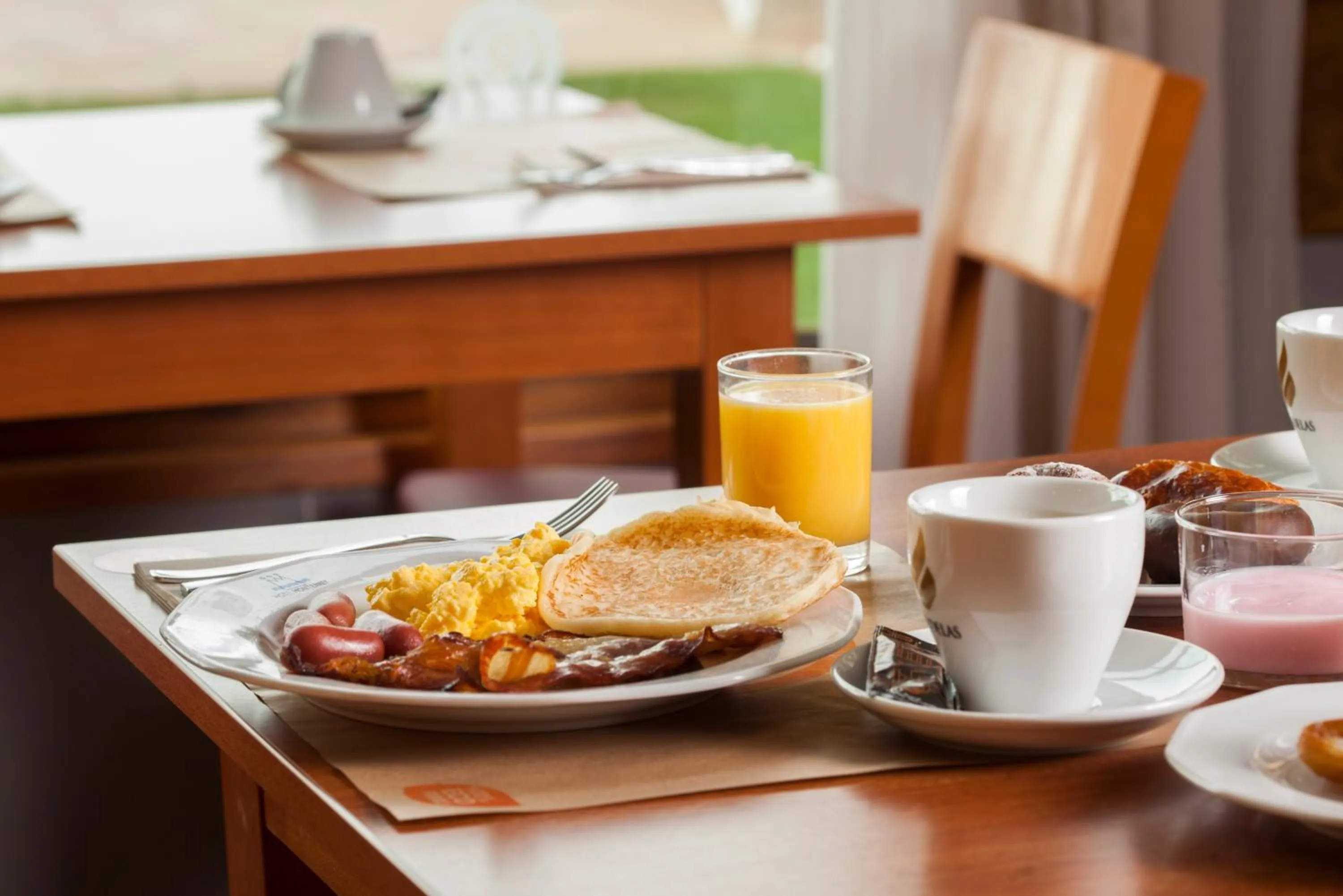 Food and drinks in Hotel Monterrey Roses by Pierre & Vacances