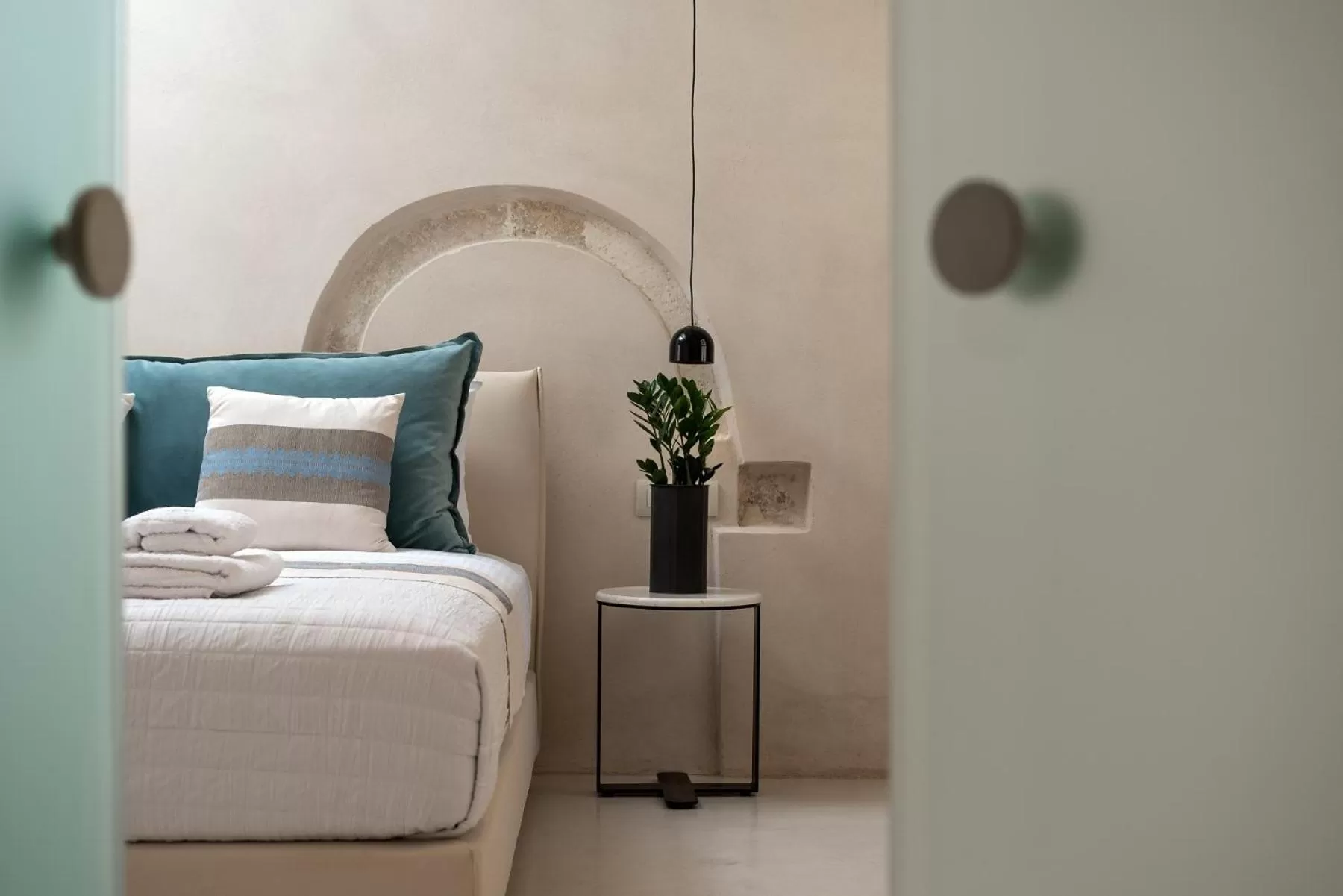 Bed in Sutor Chic Manor hotel