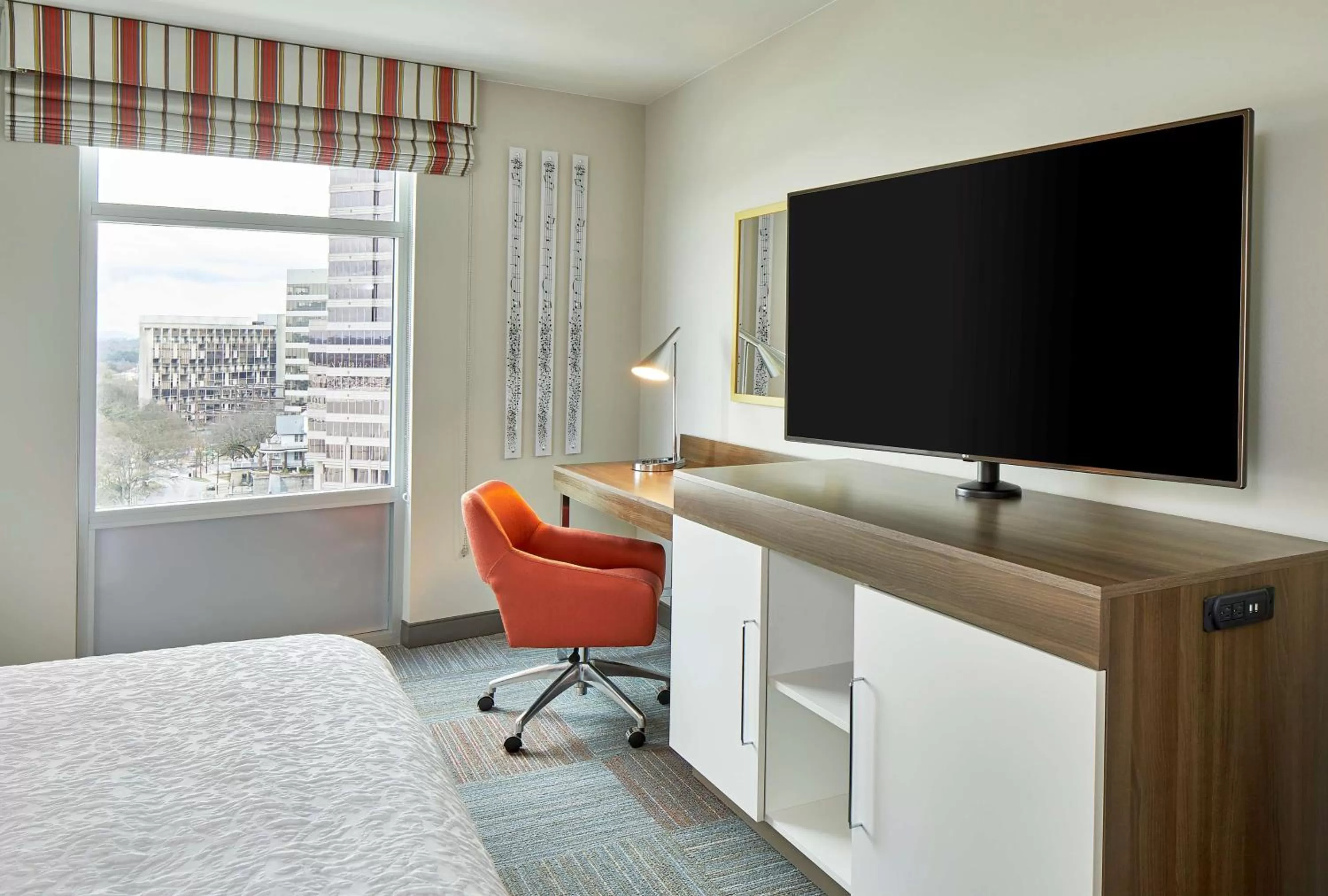 Bedroom, Bed in Hampton Inn & Suites Atlanta-Midtown, Ga