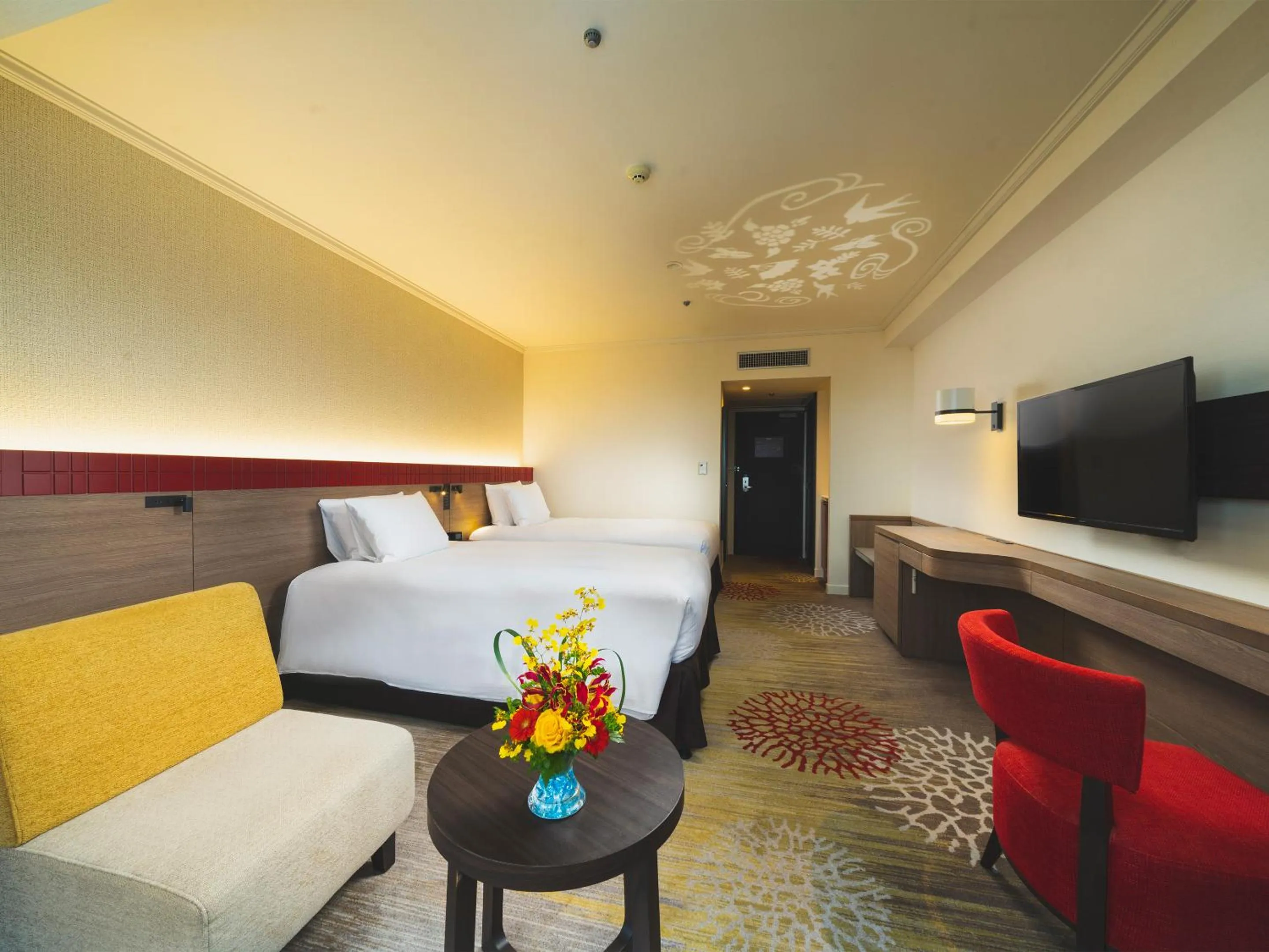 Photo of the whole room, Bed in DoubleTree by Hilton Naha Shuri Castle