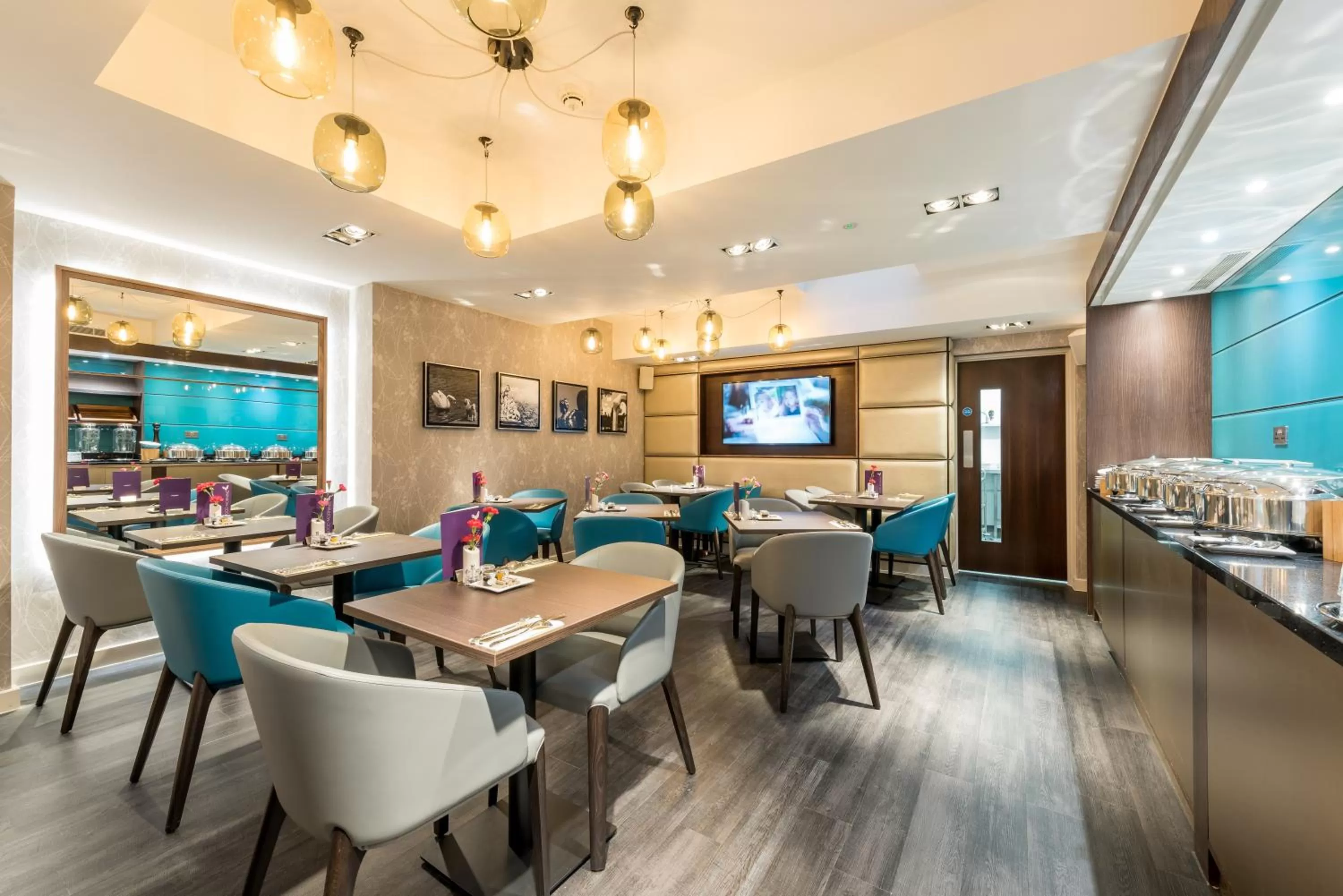 Restaurant/places to eat in Mercure London Hyde Park Hotel