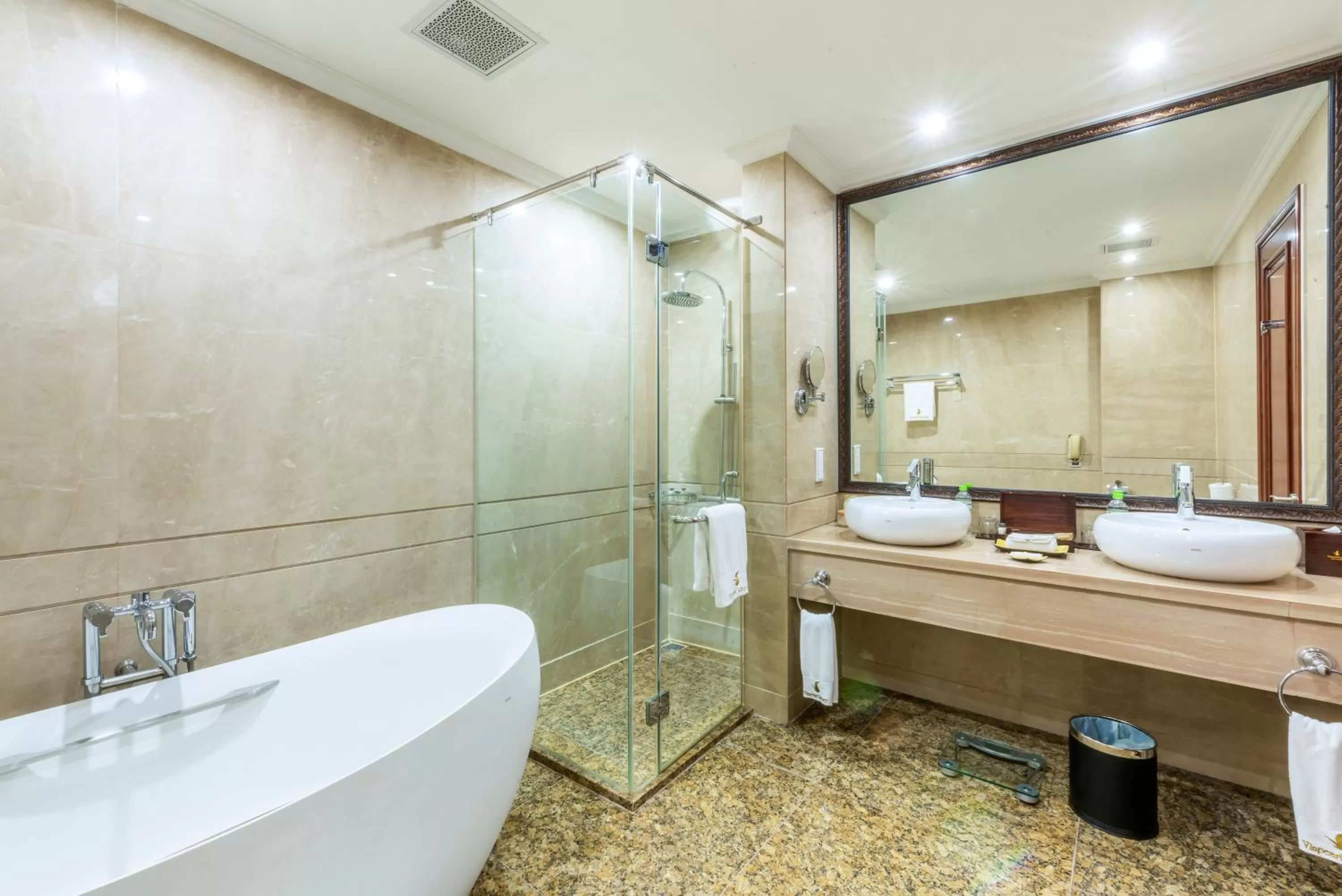 Shower in Vinpearl Luxury Nha Trang