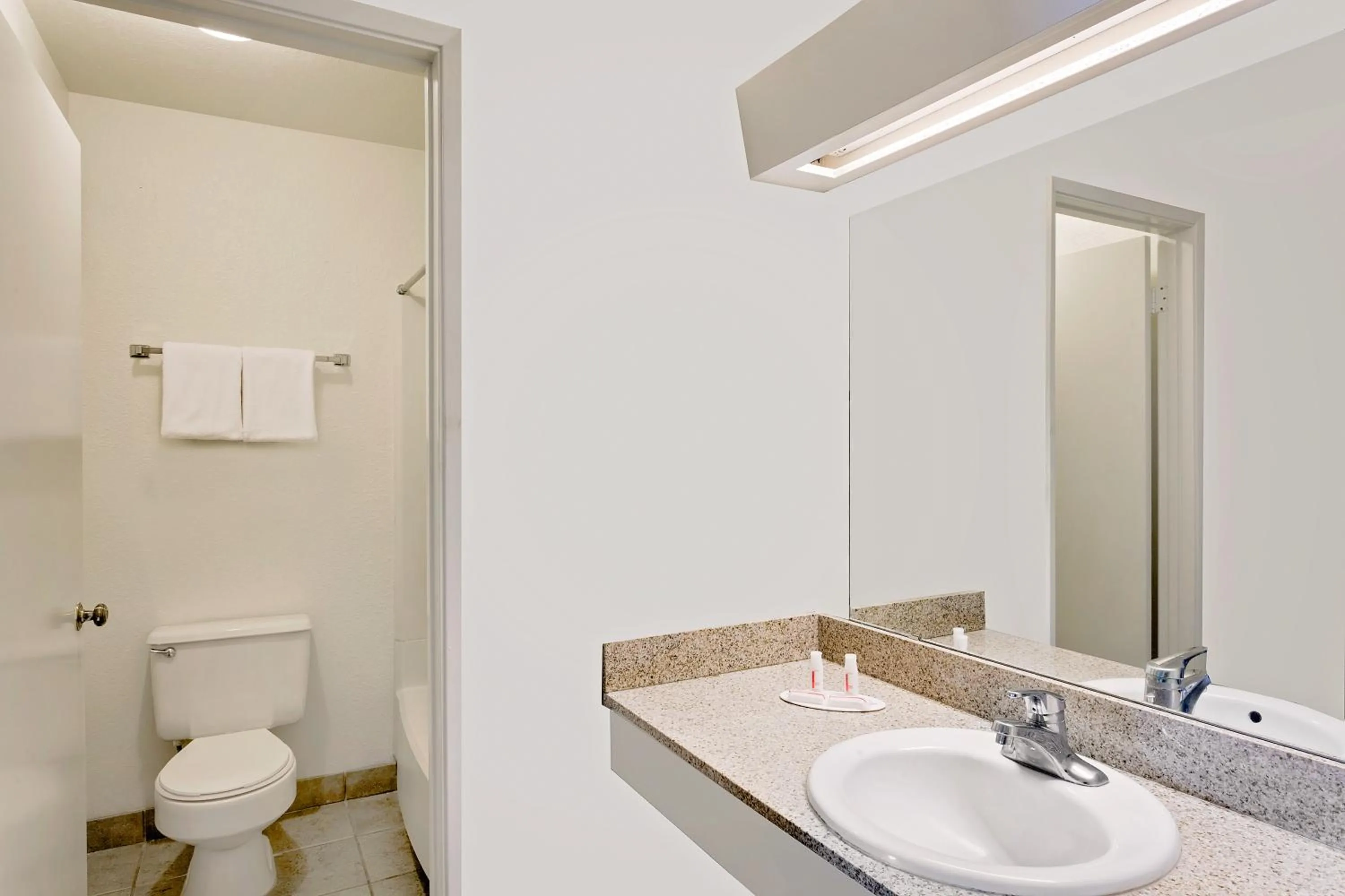 Shower in Silver Queen Inn