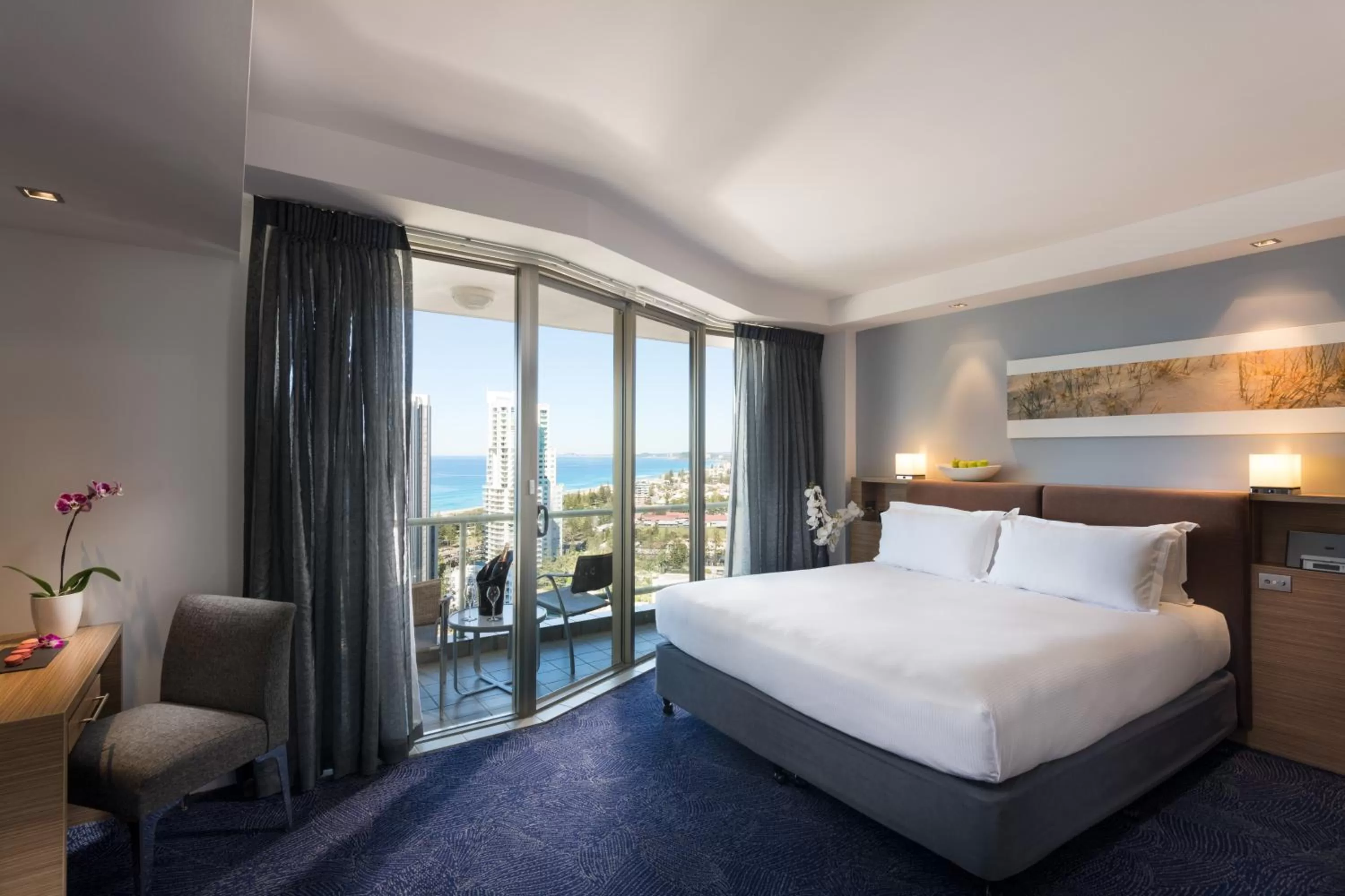 Sea view, Bed in Sofitel Gold Coast Broadbeach