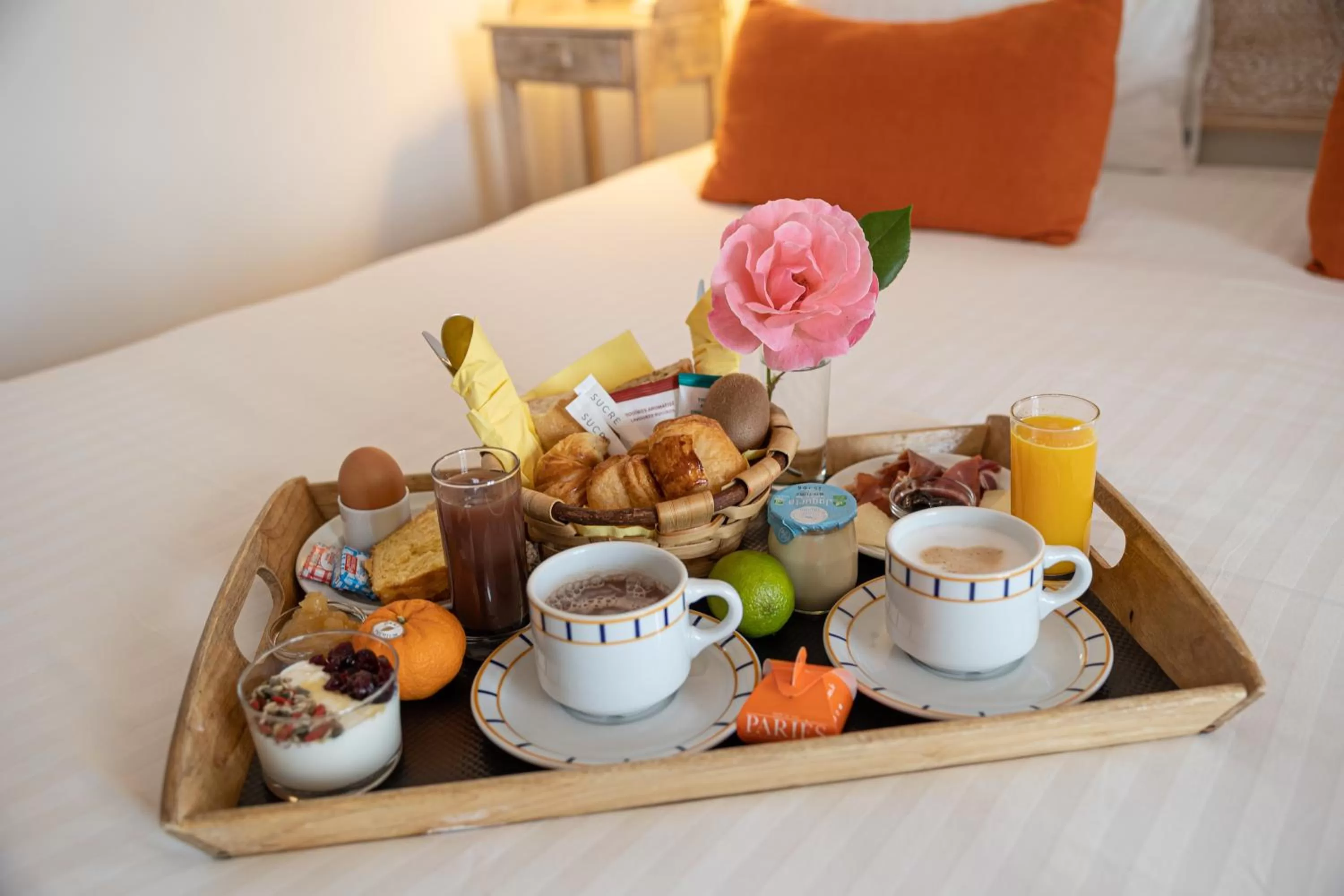 Breakfast, Bed in Hôtel & Espace Bien-être La Maison du Lierre