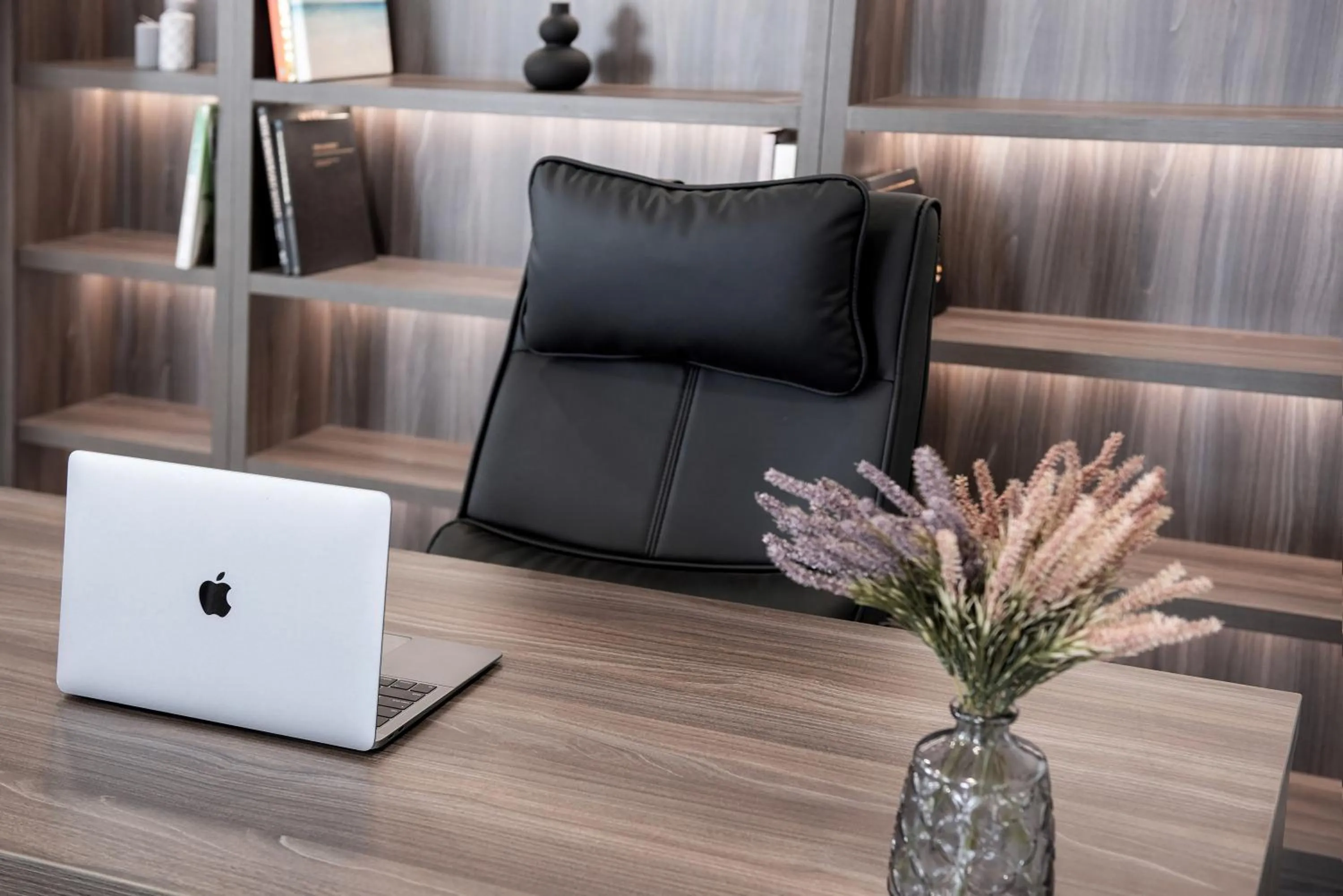 Library in Flower Garden Hotel