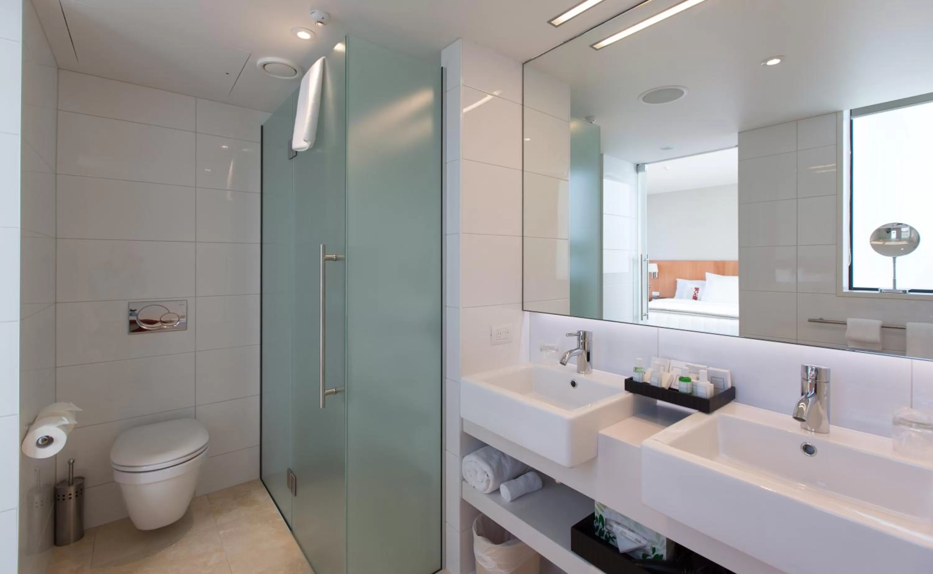 Bathroom in Commodore Airport Hotel Christchurch