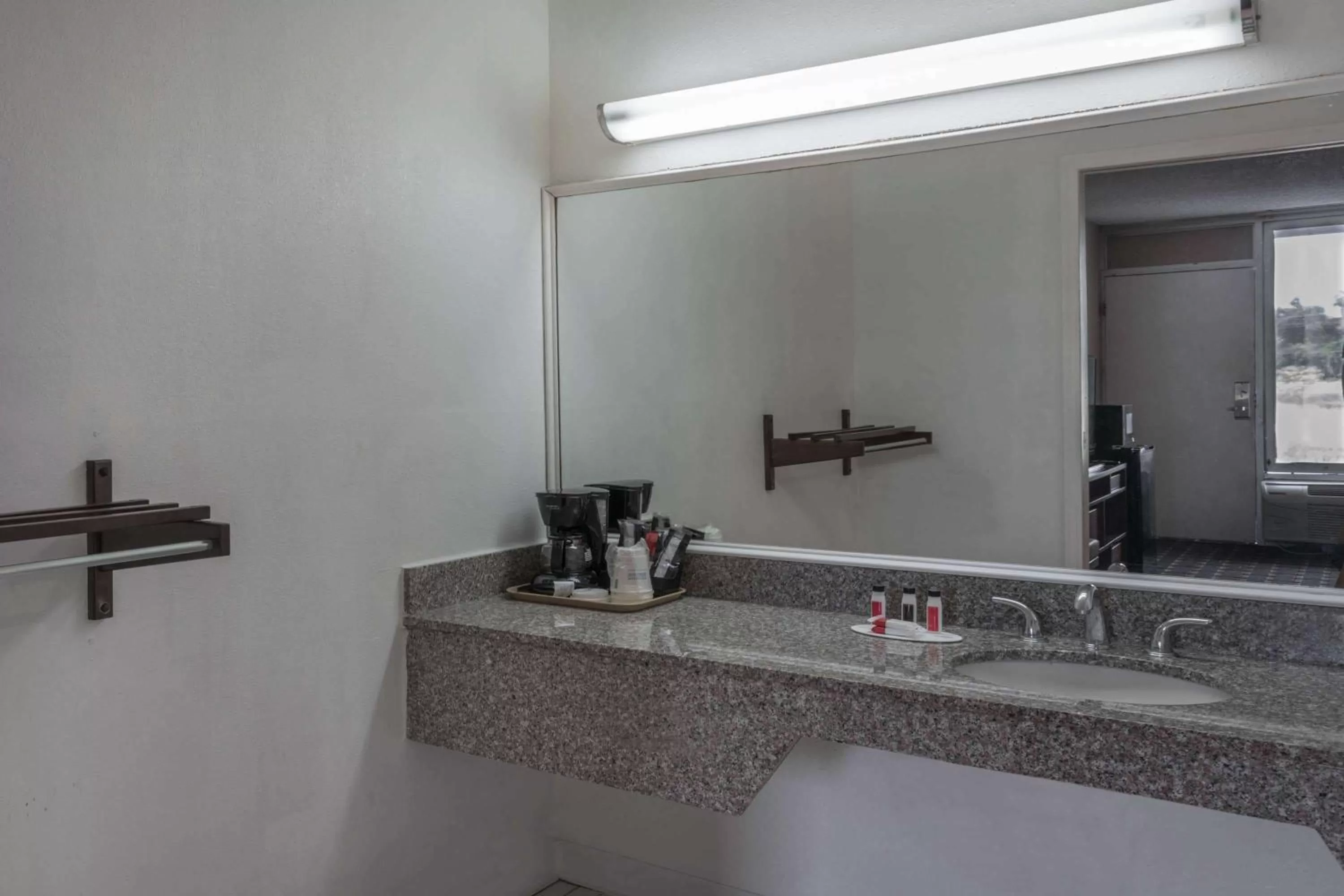 TV and multimedia in Super 8 by Wyndham Ocala I-75