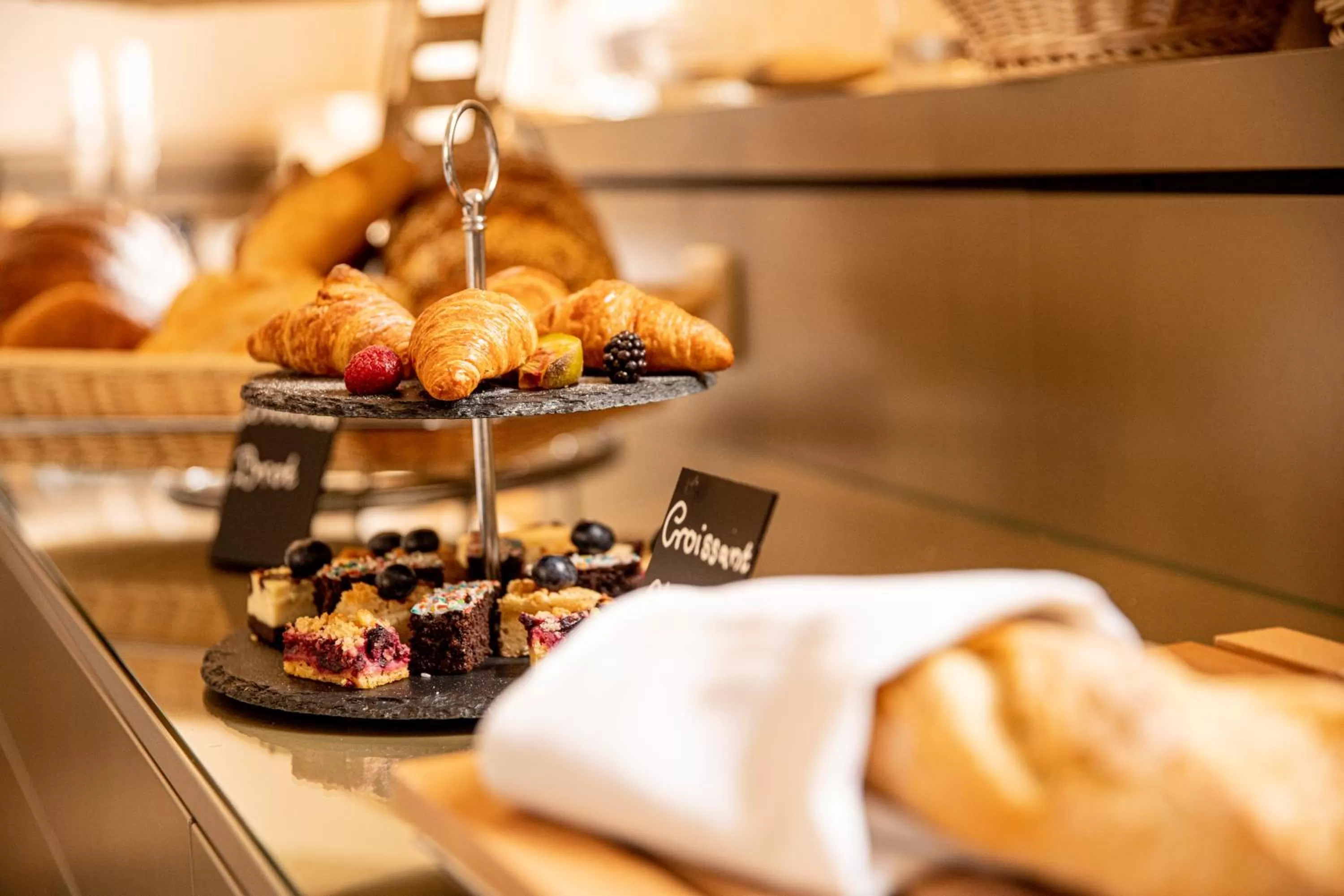 Buffet breakfast in Hotel Erbenhof