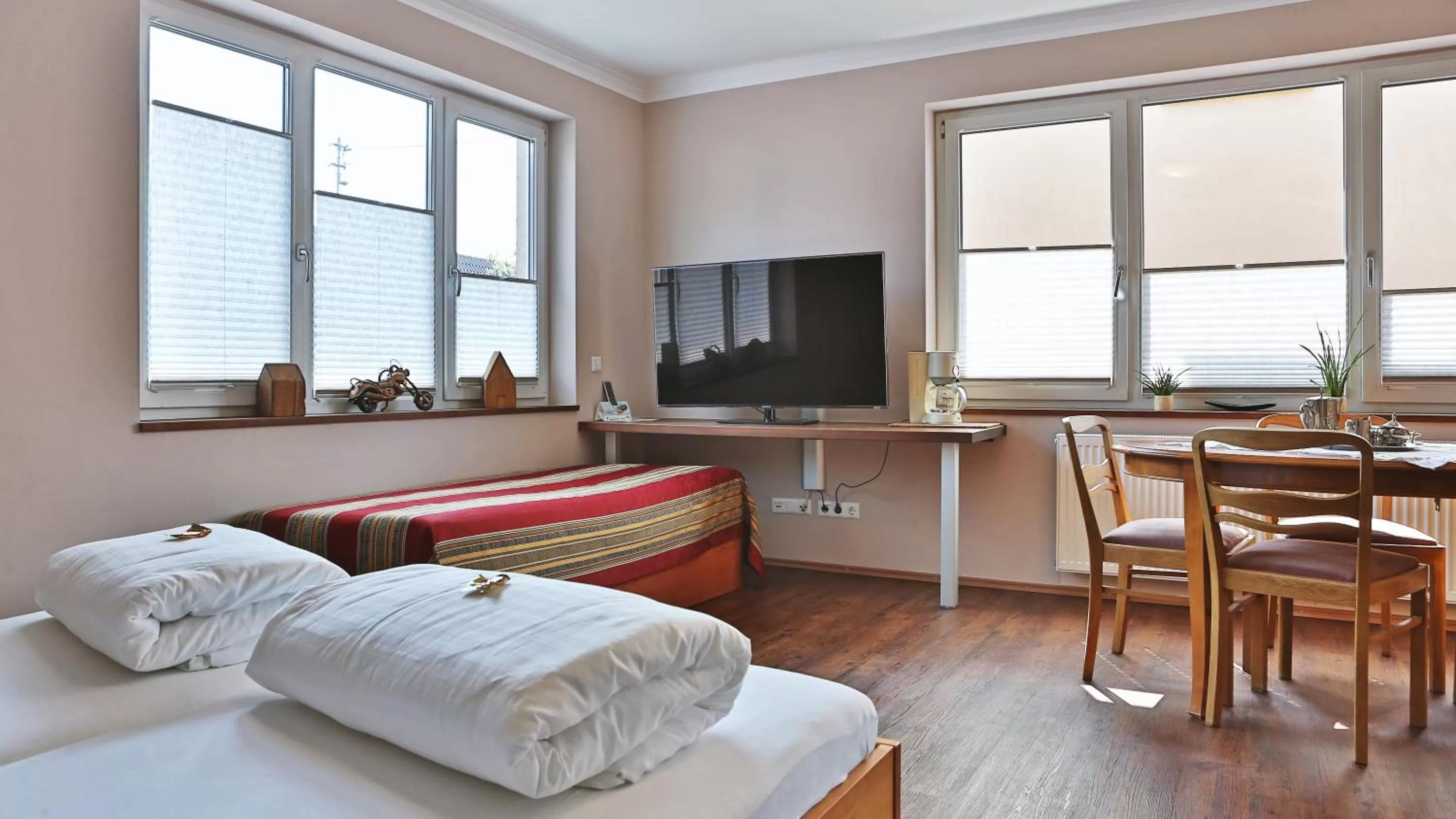 Seating area, Bed in Burgers Hotel