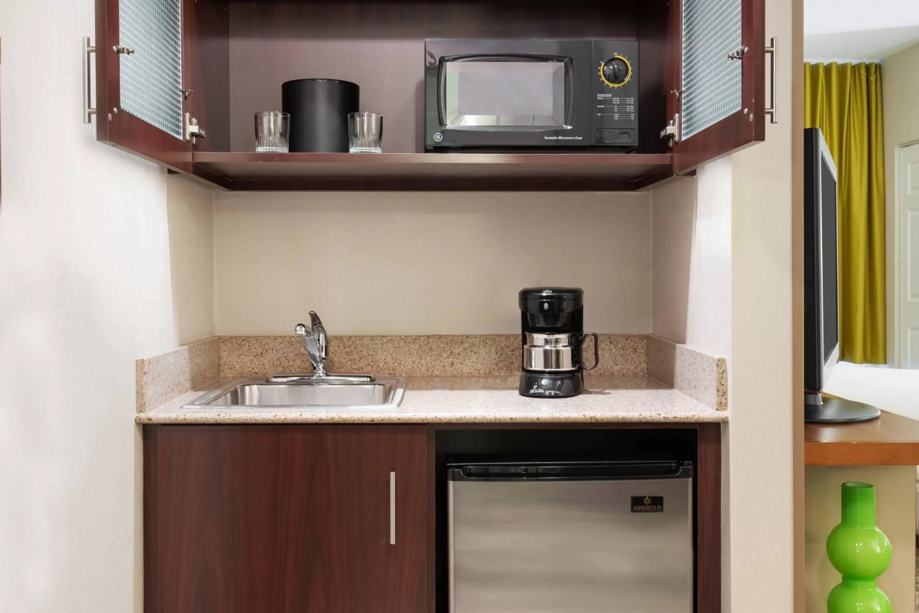 Lounge or bar in SpringHill Suites by Marriott Cleveland Solon