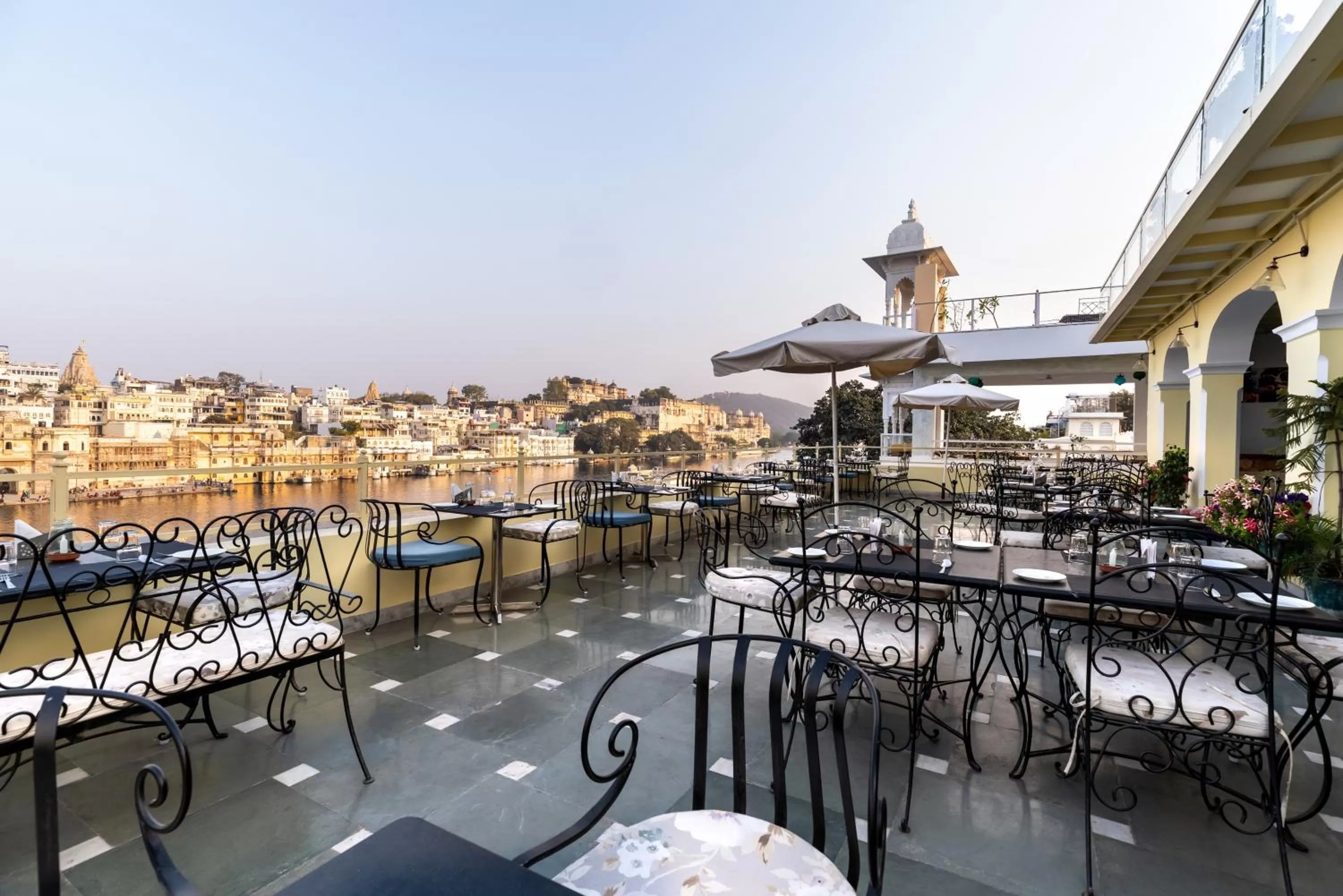 Restaurant/places to eat in Sarovar - Lake Facing Boutique Hotel On Lake Pichola