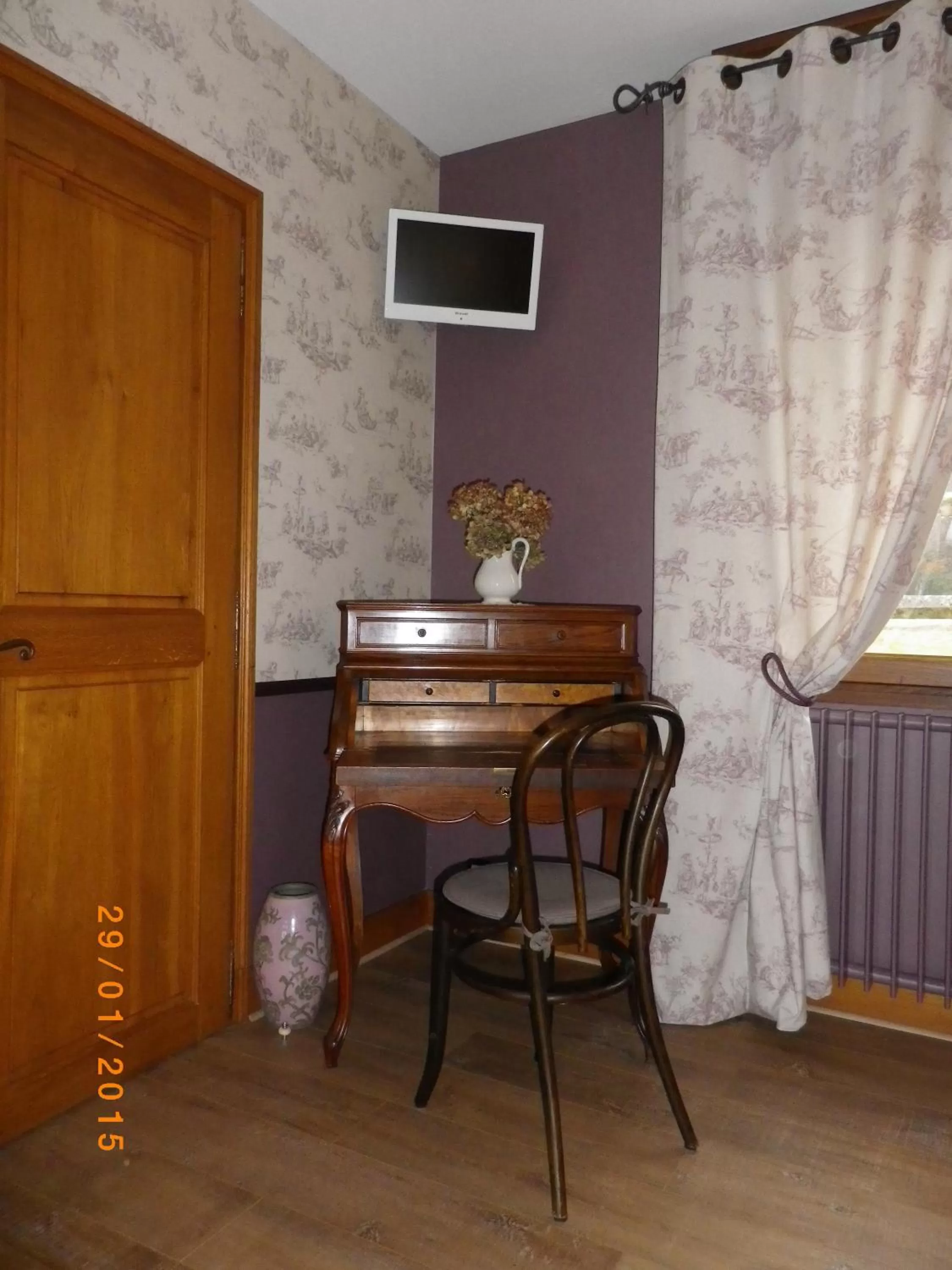 TV and multimedia, TV/Entertainment Center in Chambres et Table d'Hôtes Les Machetières