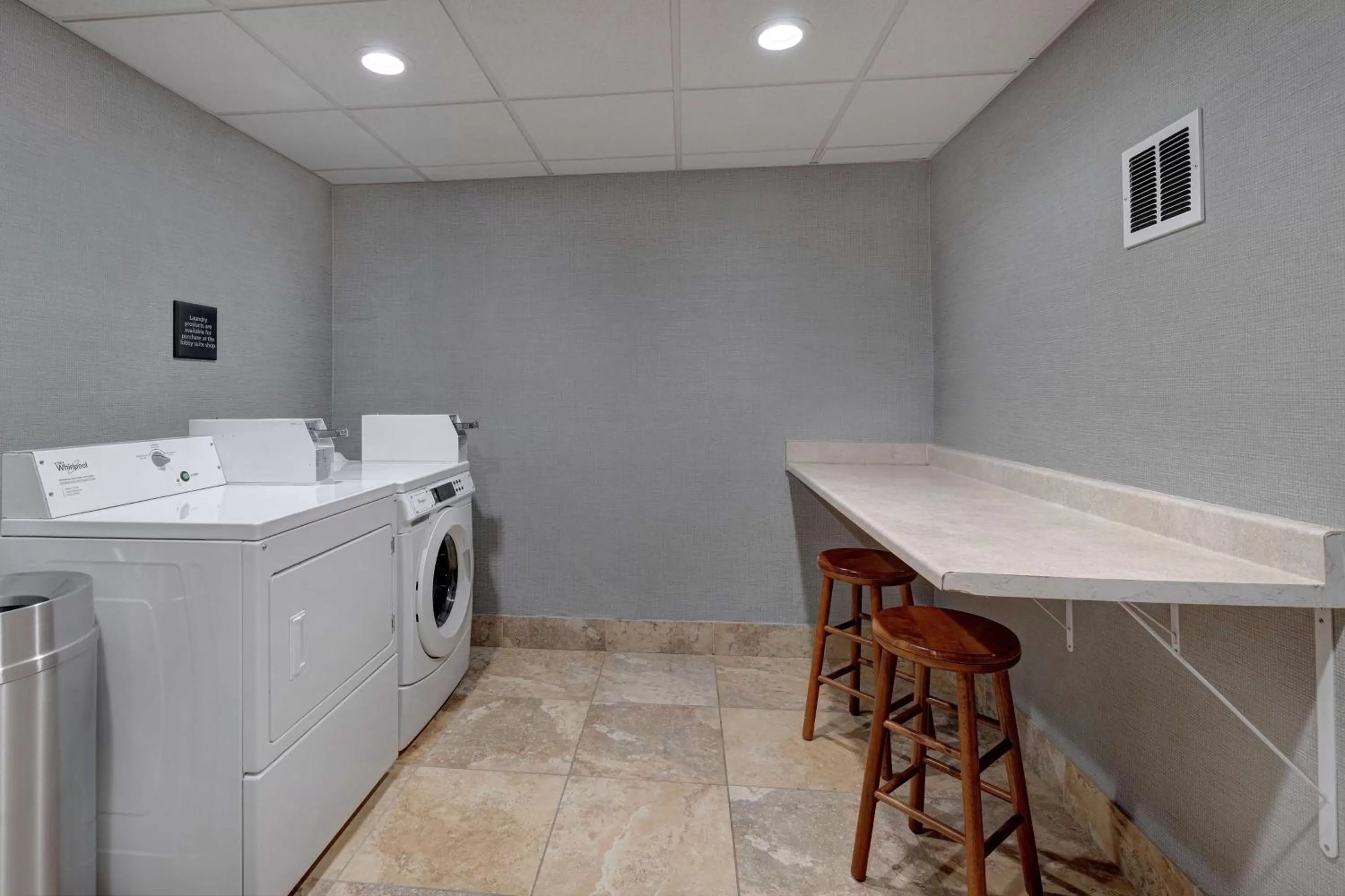 Property building in Hampton Inn & Suites Seattle/Federal Way