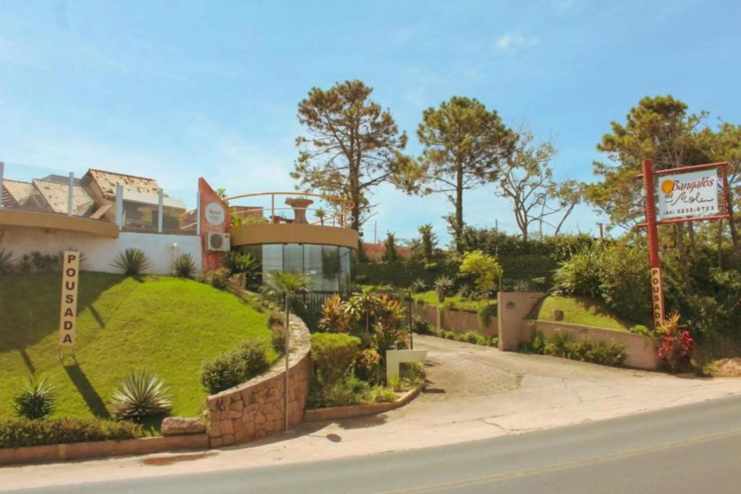 Property building in Pousada Bangalôs Da Mole - Florianópolis